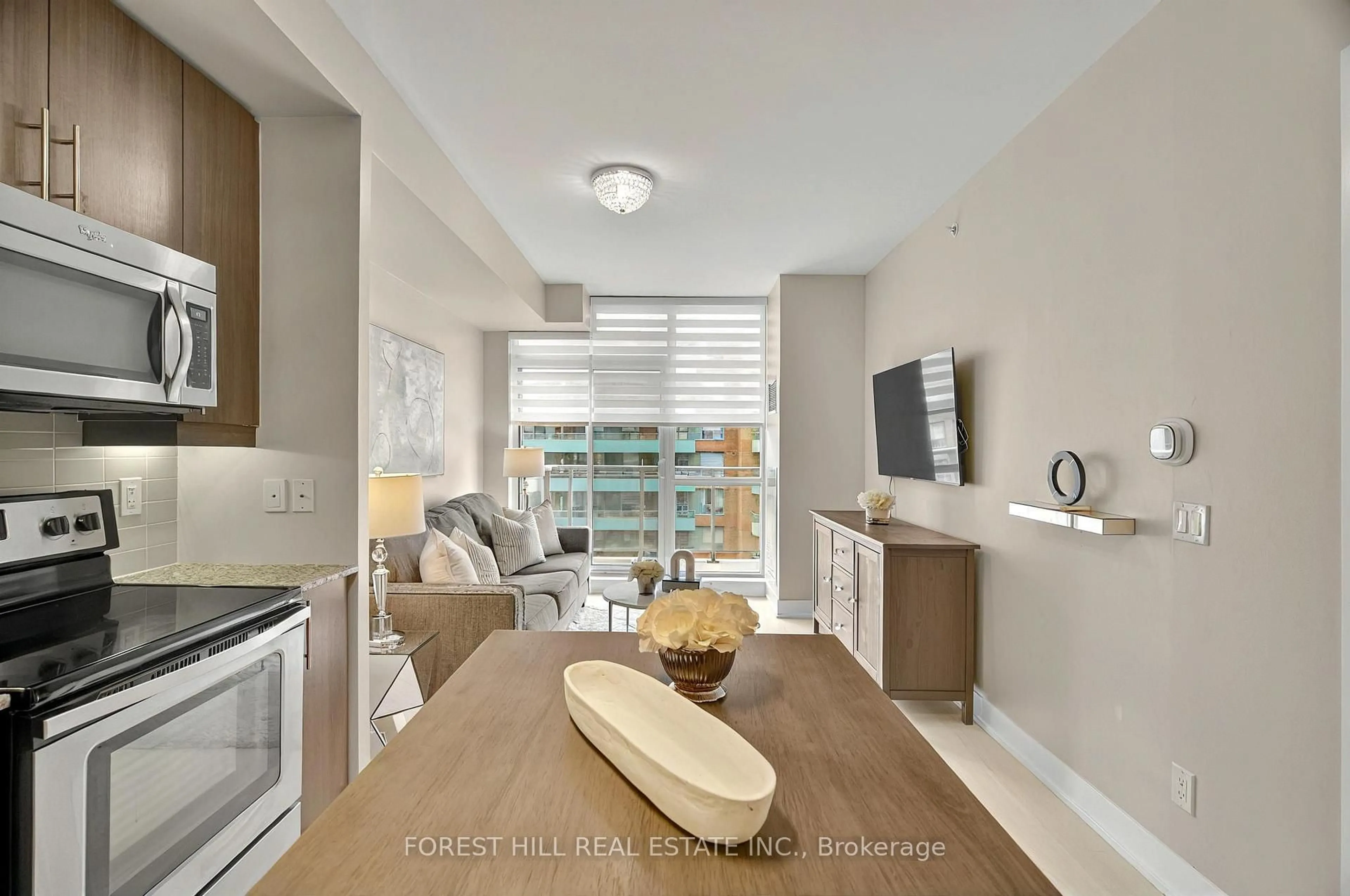 Living room with furniture, unknown for 68 Merton St #502, Toronto Ontario M4S 1A1