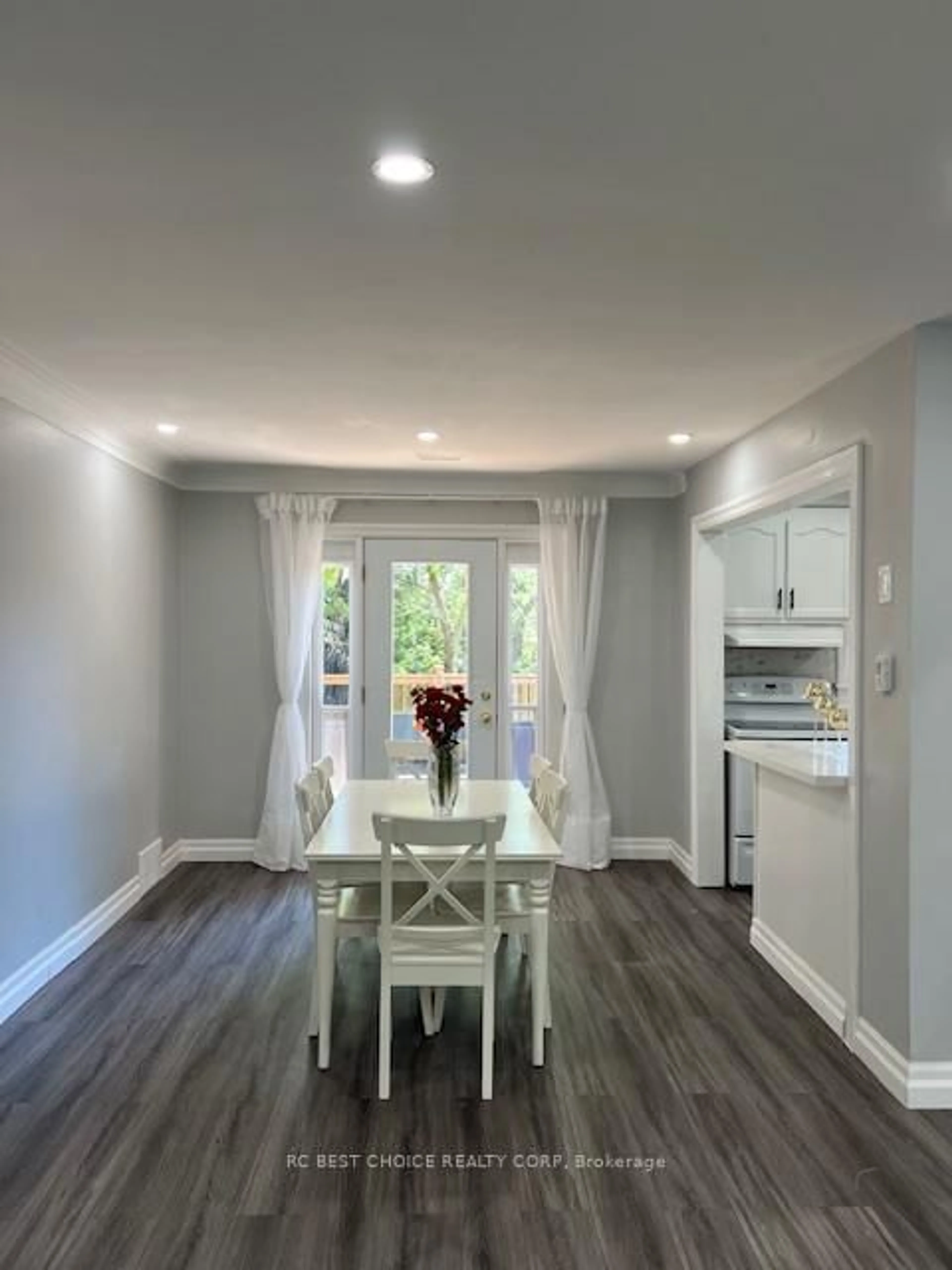 Dining room, wood/laminate floor for 173 Poyntz Ave, Toronto Ontario M2N 1J5