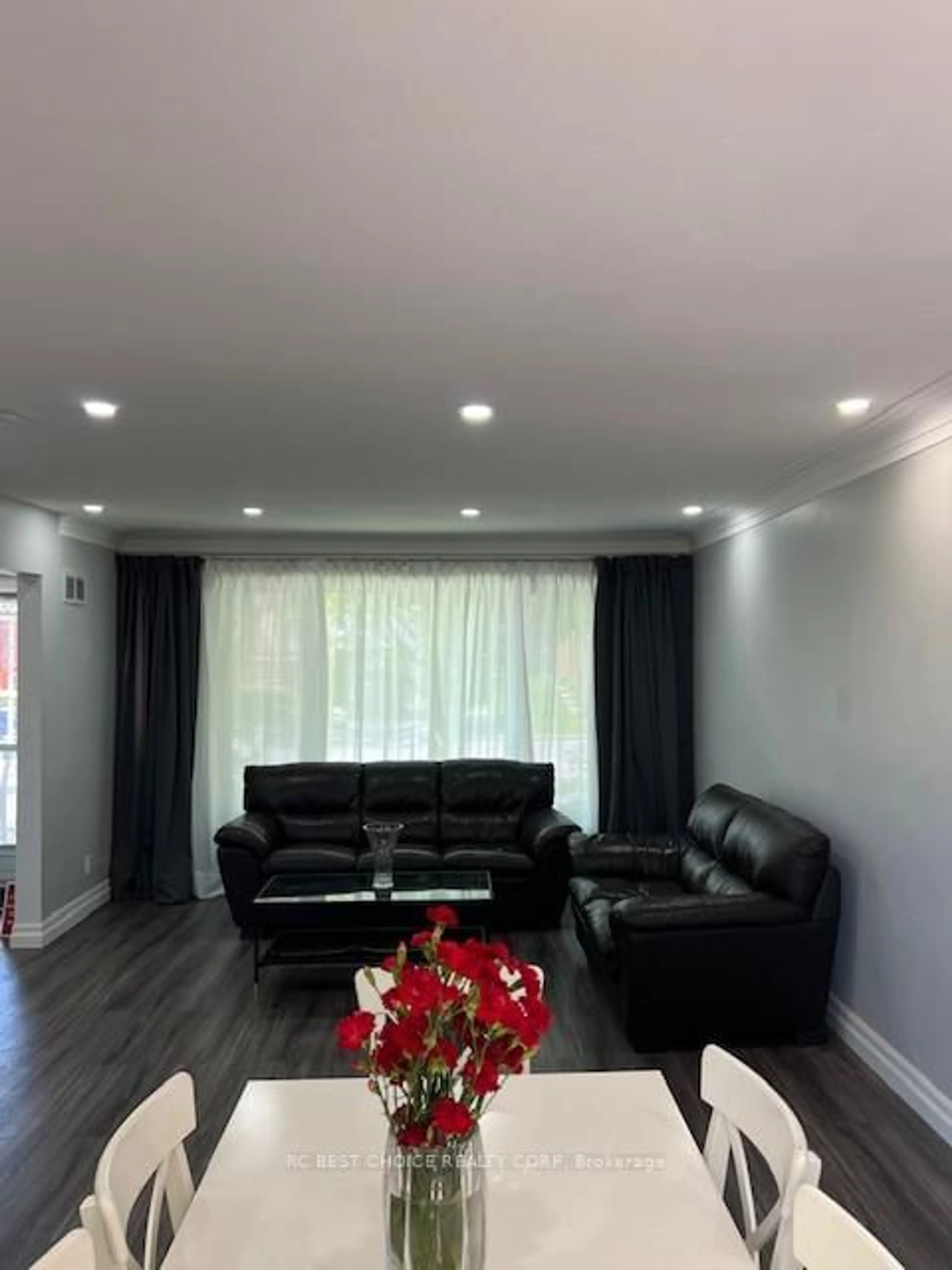 Living room with furniture, wood/laminate floor for 173 Poyntz Ave, Toronto Ontario M2N 1J5