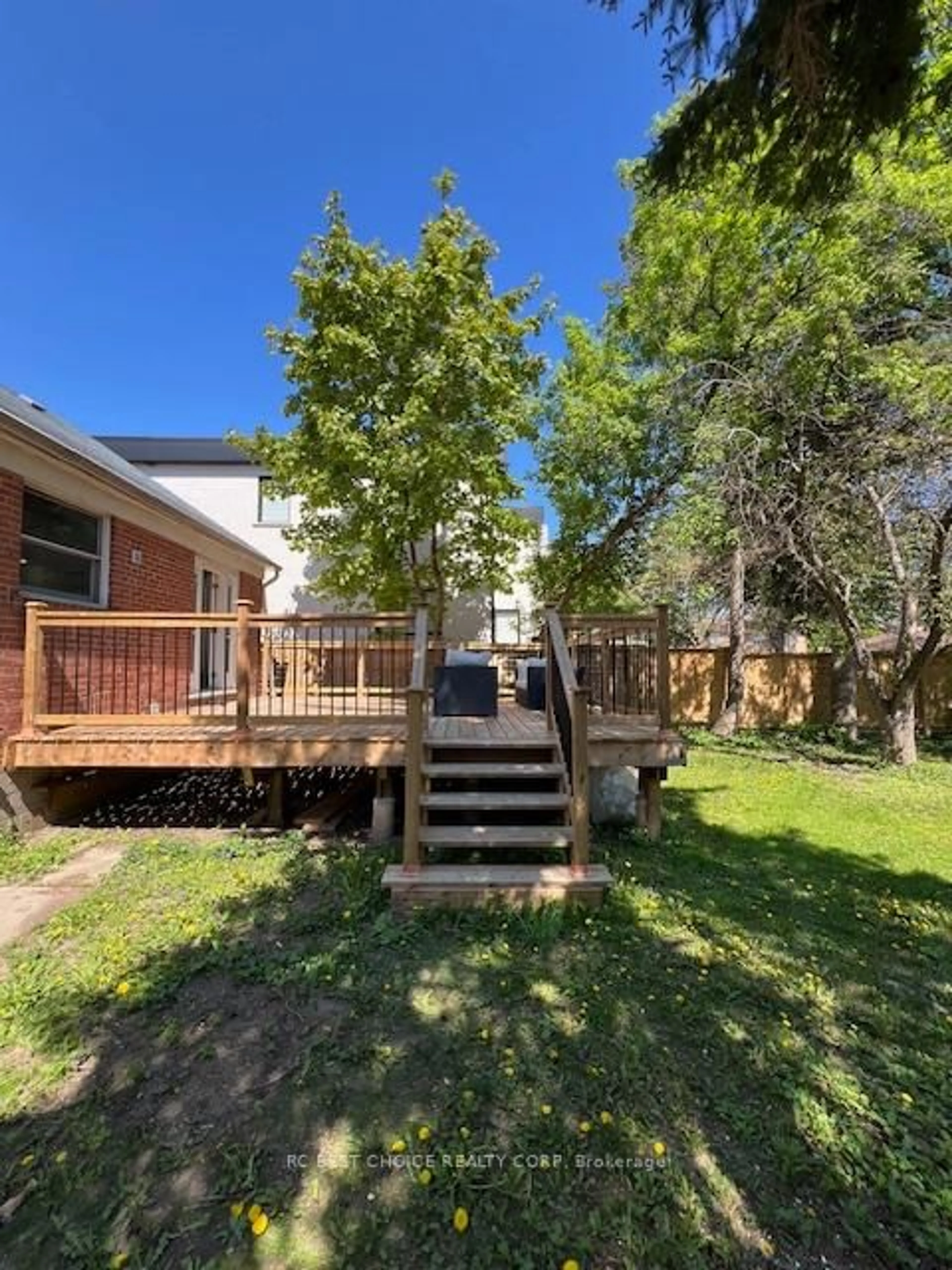 A pic from outside/outdoor area/front of a property/back of a property/a pic from drone, unknown for 173 Poyntz Ave, Toronto Ontario M2N 1J5