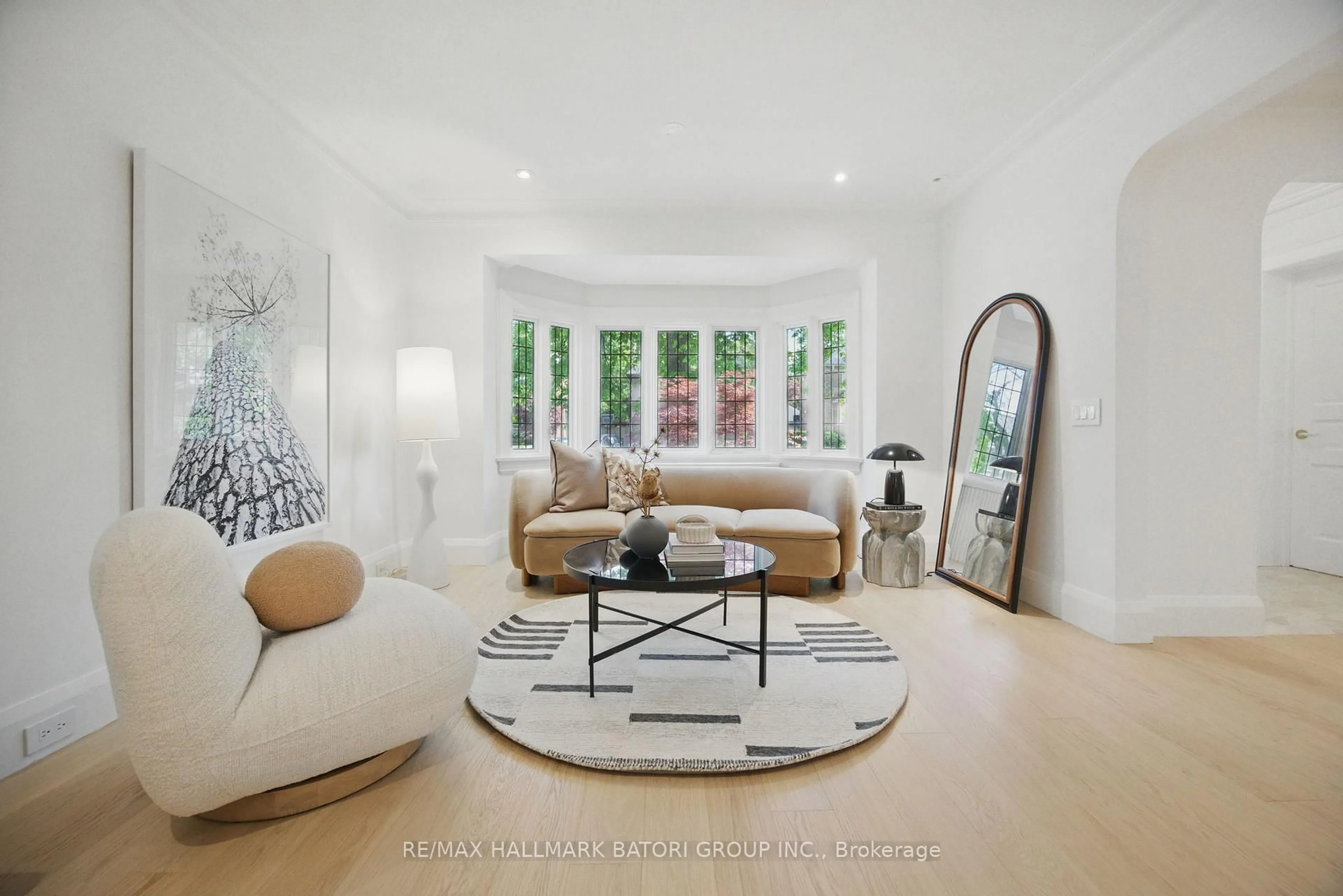 Living room with furniture, unknown for 190 Strathallan Blvd, Toronto Ontario M5N 1T1