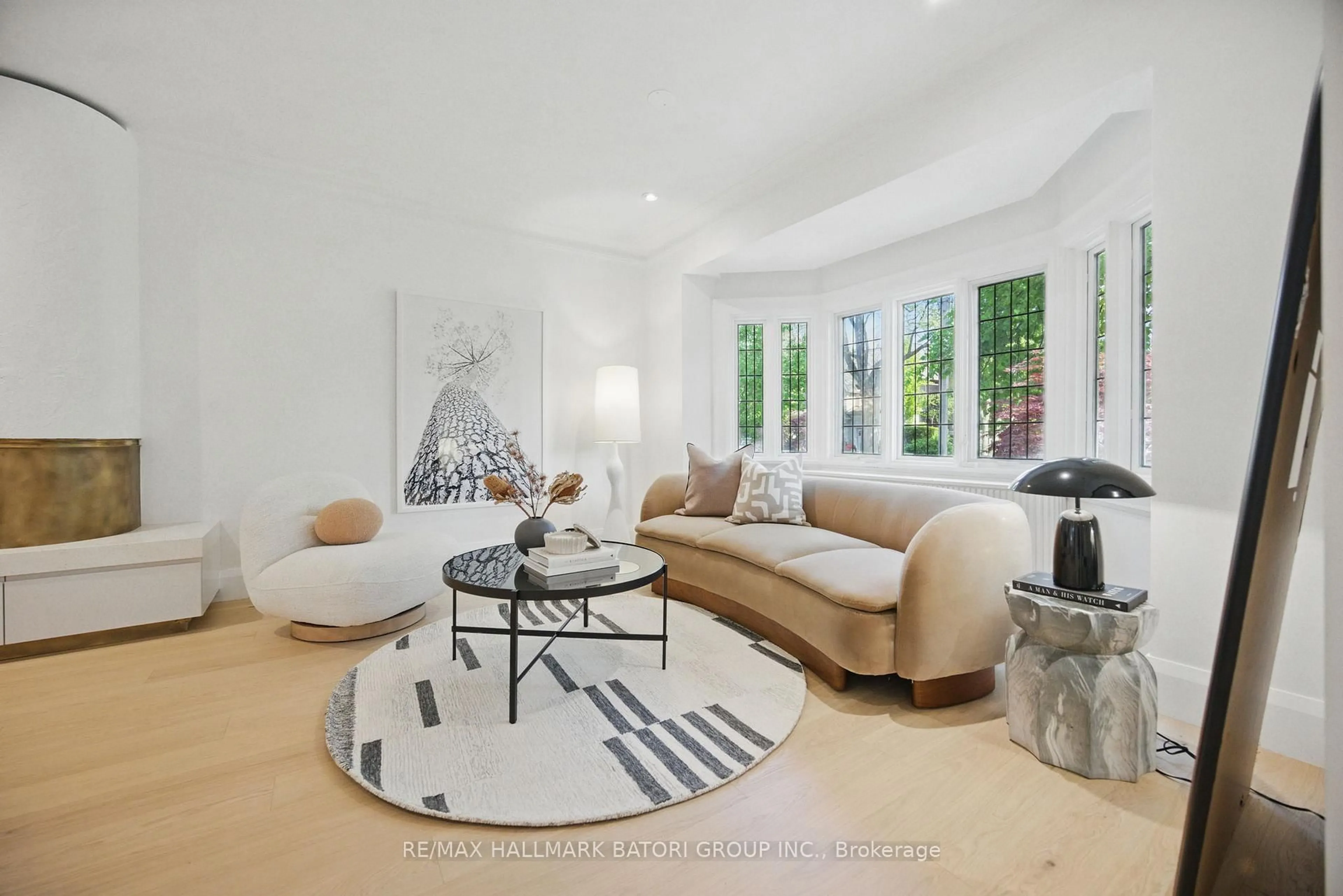 Living room with furniture, unknown for 190 Strathallan Blvd, Toronto Ontario M5N 1T1