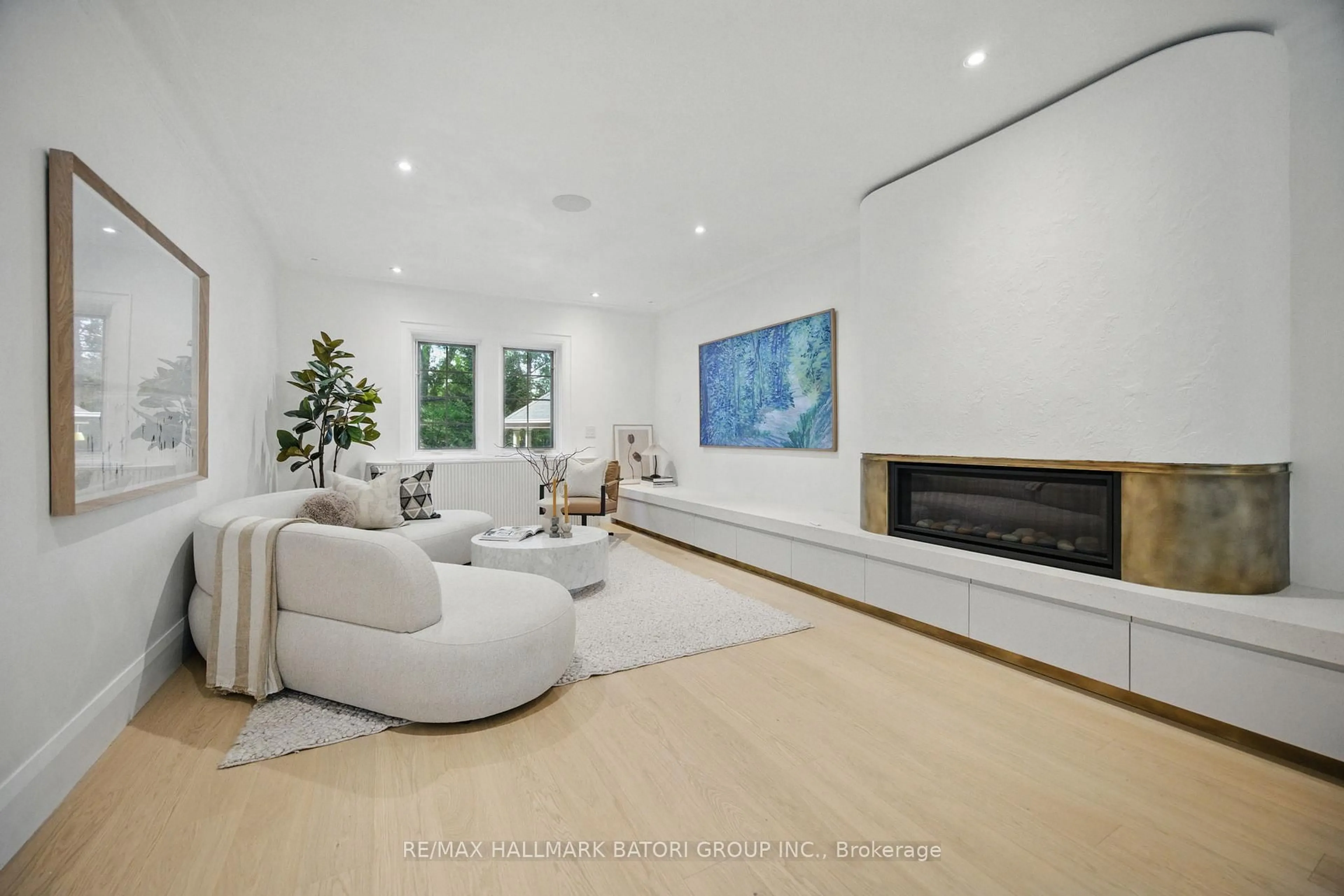 Living room with furniture, unknown for 190 Strathallan Blvd, Toronto Ontario M5N 1T1