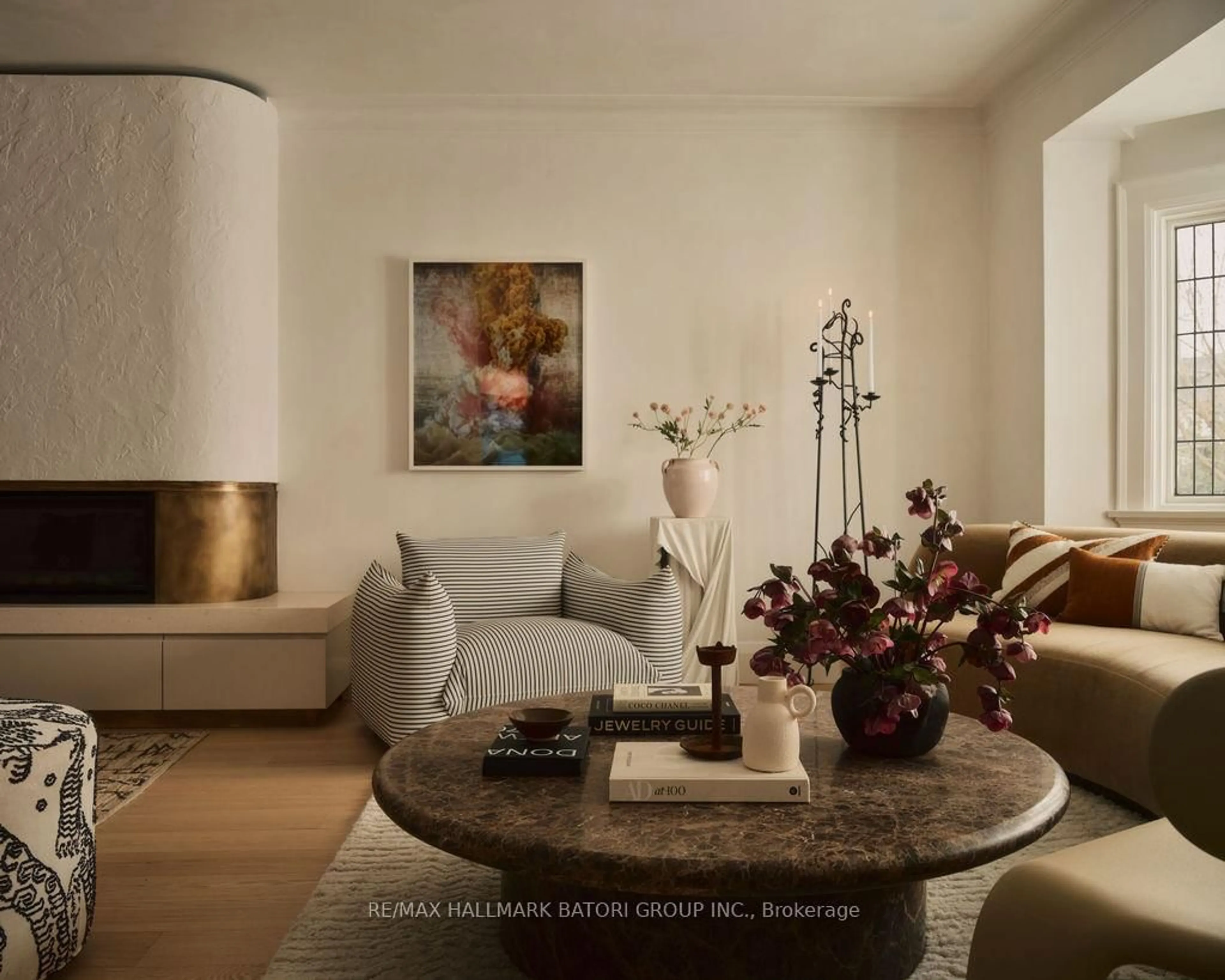 Living room with furniture, unknown for 190 Strathallan Blvd, Toronto Ontario M5N 1T1