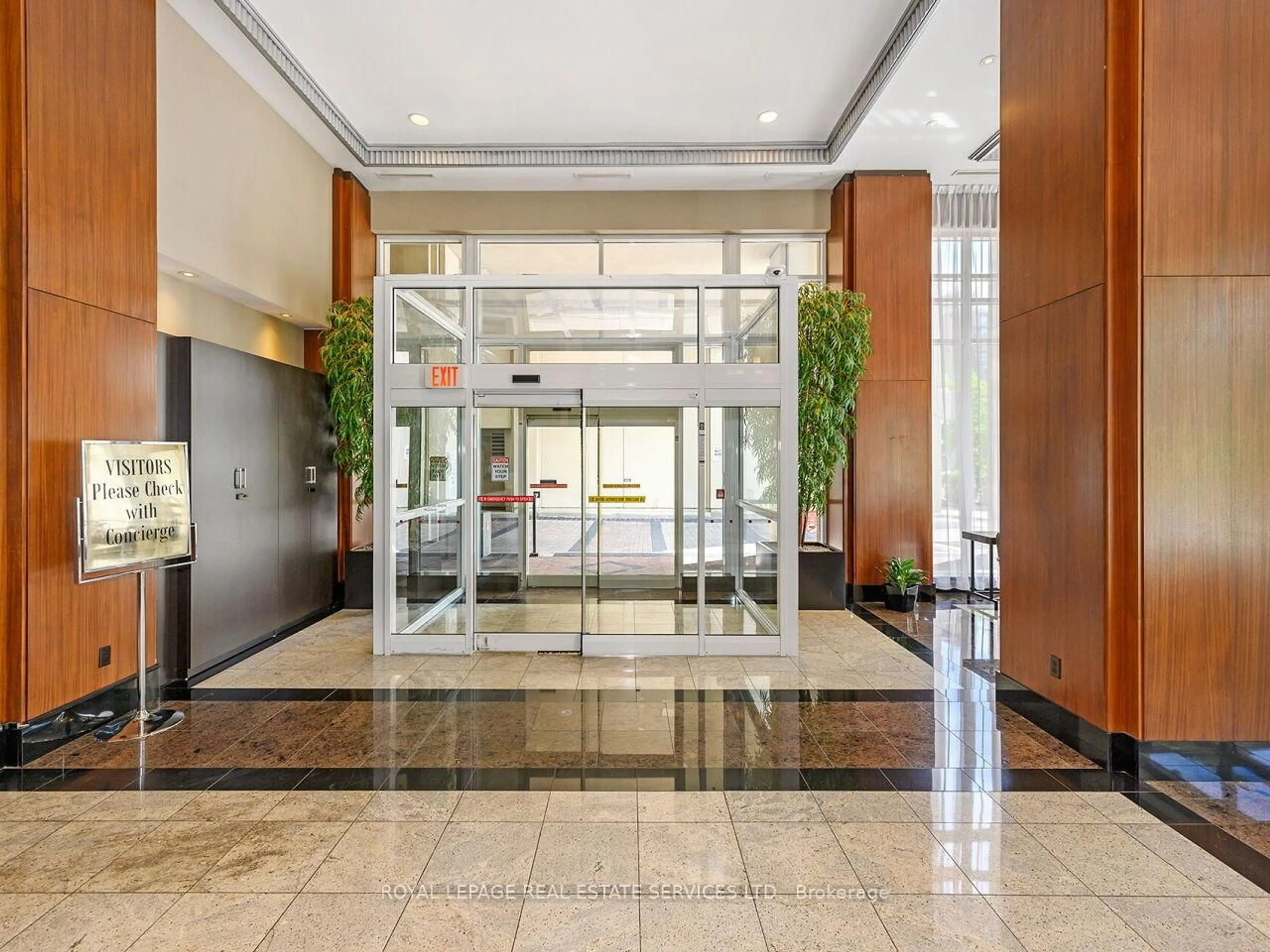 Indoor foyer for 628 Fleet St #514, Toronto Ontario M5V 1A8