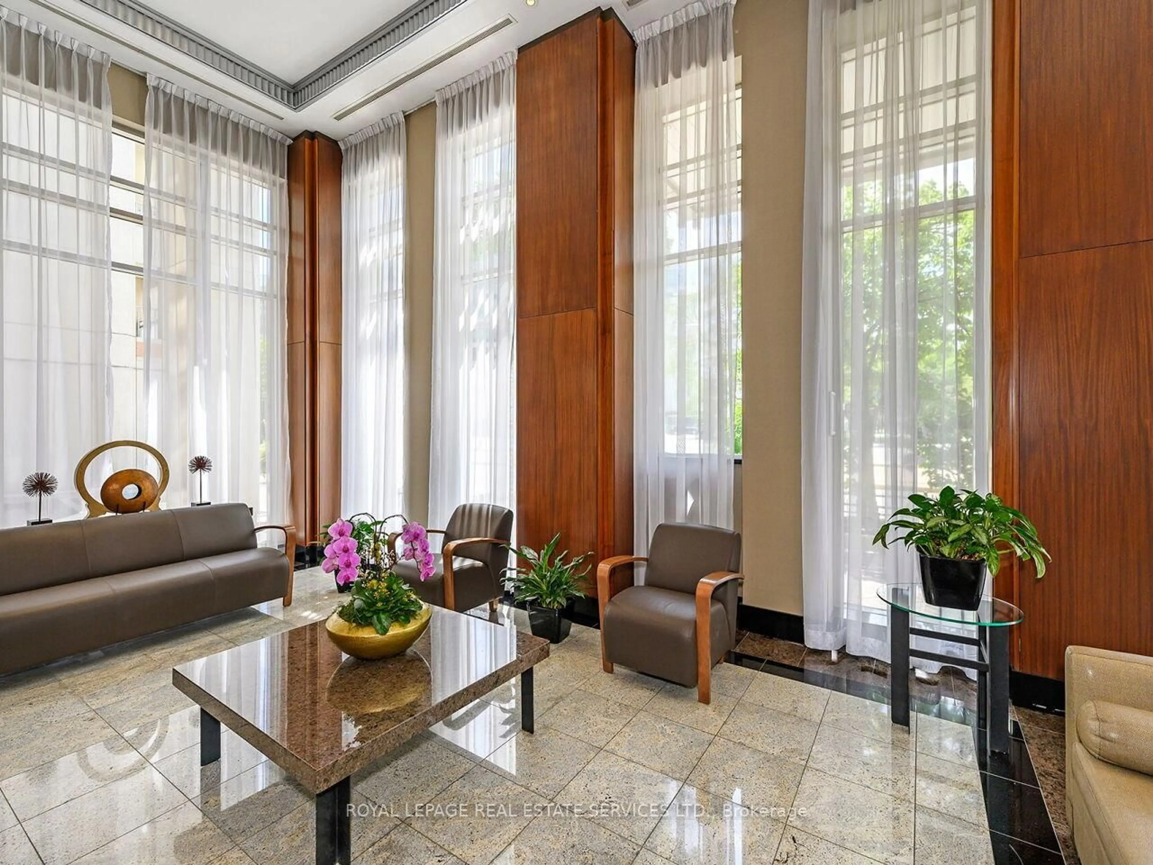 Lobby for 628 Fleet St #514, Toronto Ontario M5V 1A8