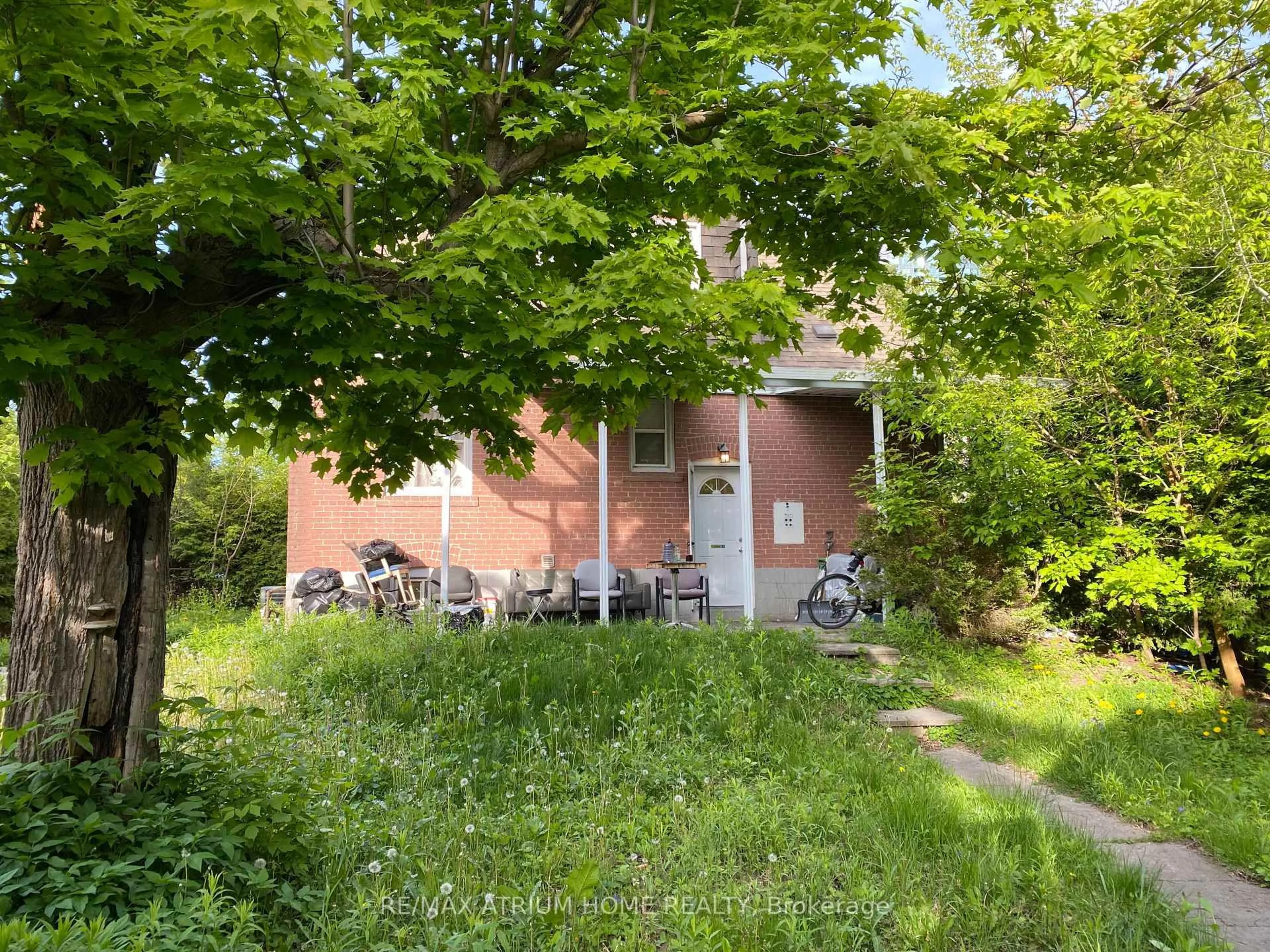 Patio, street for 28 Kensington Ave, Toronto Ontario M2M 1R6