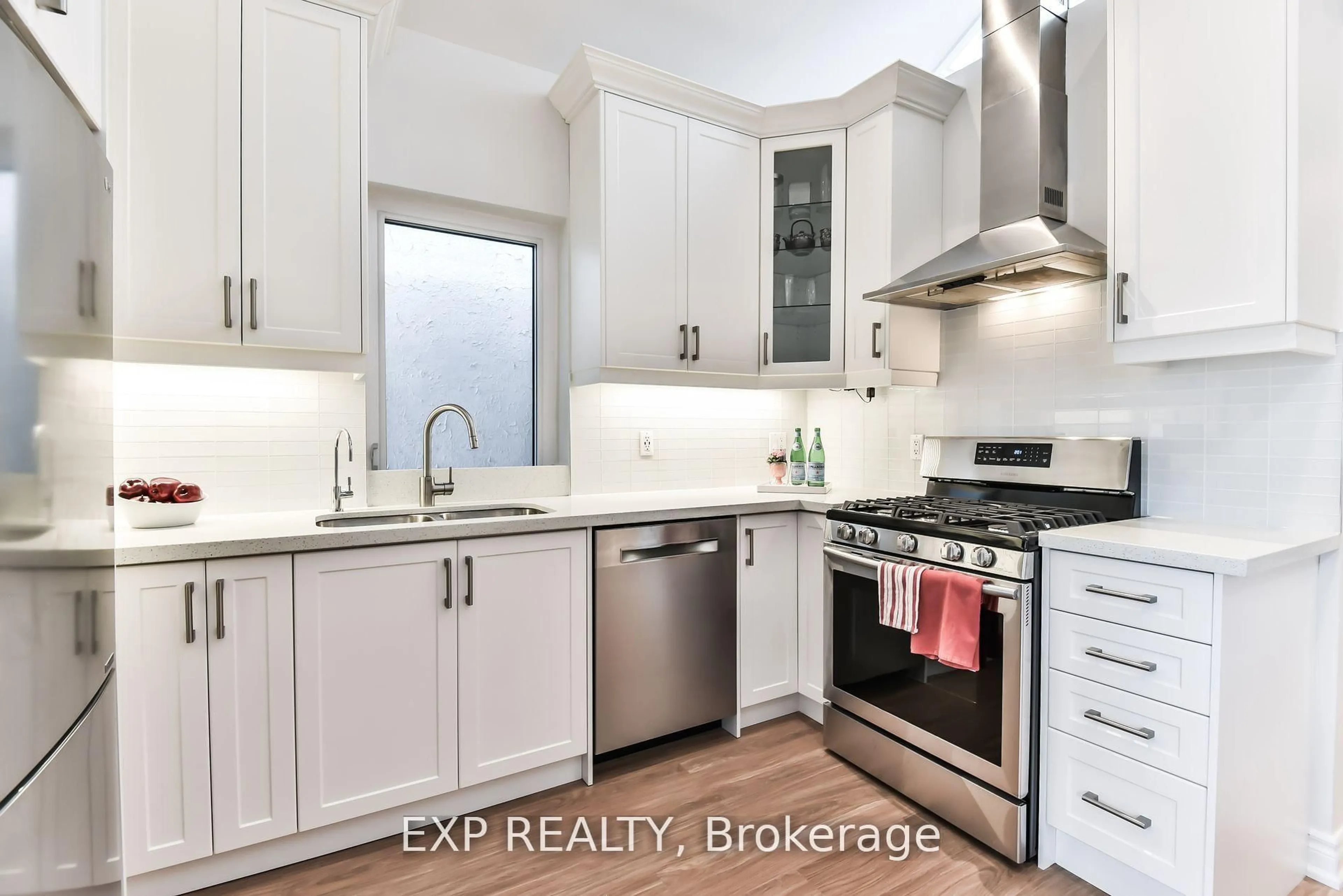 Open concept kitchen, unknown for 360 Roxton Rd, Toronto Ontario M6G 3R2