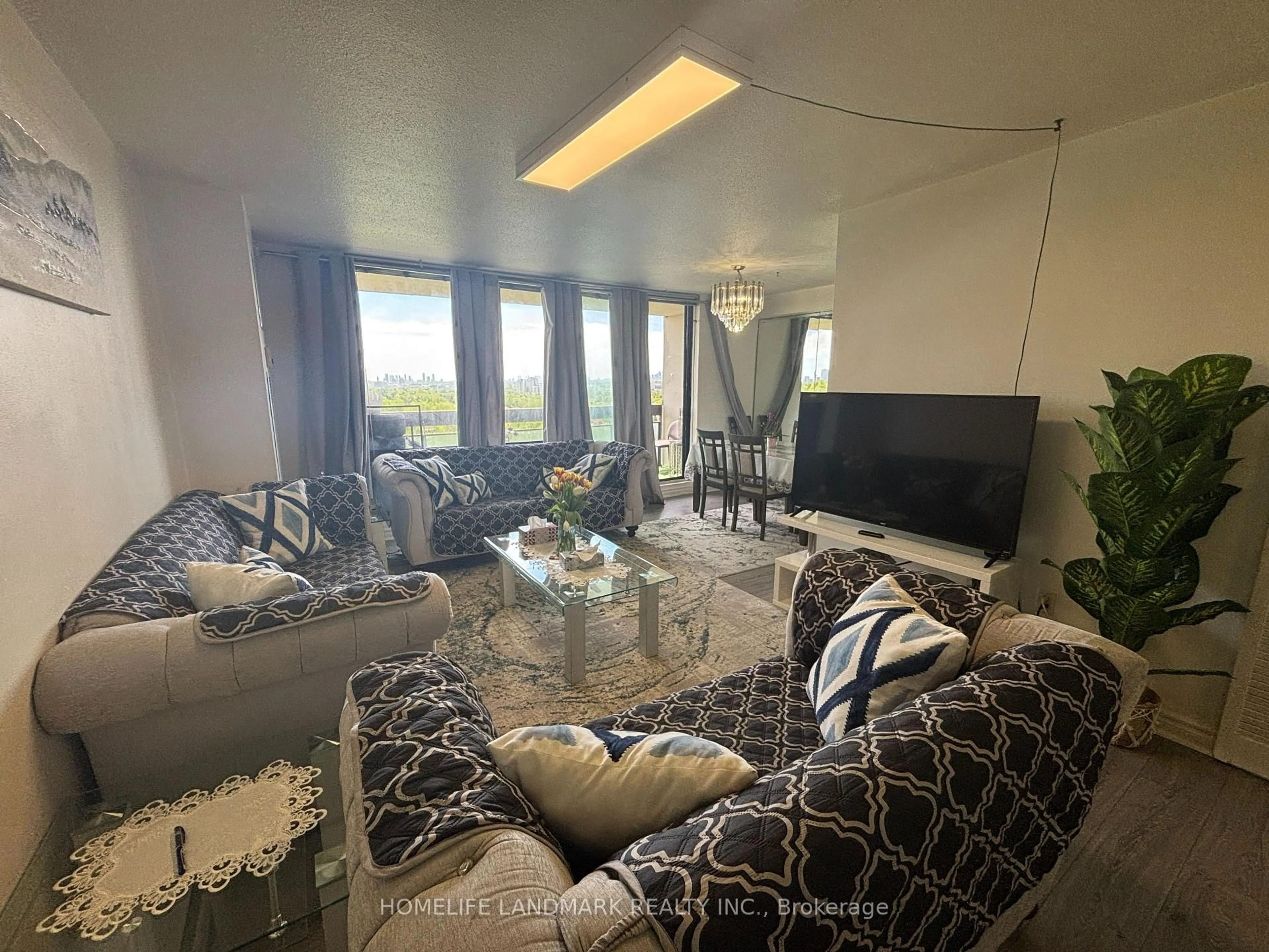 Living room with furniture, unknown for 260 Seneca Hill Dr #1110, Toronto Ontario M2J 4S6