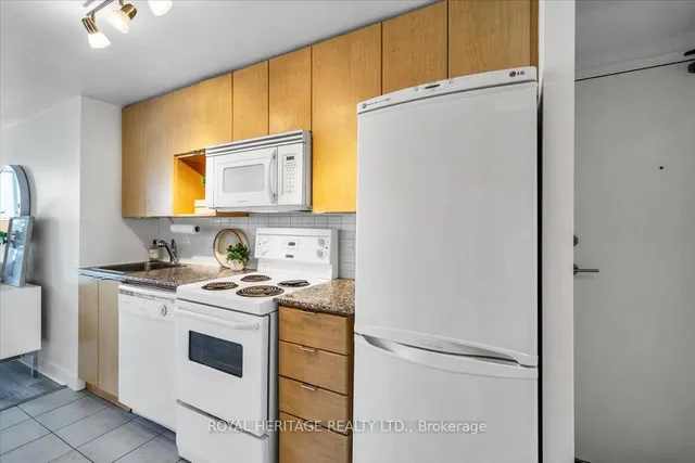 Additional property image - 11 Brunel Crt Unit 1105
