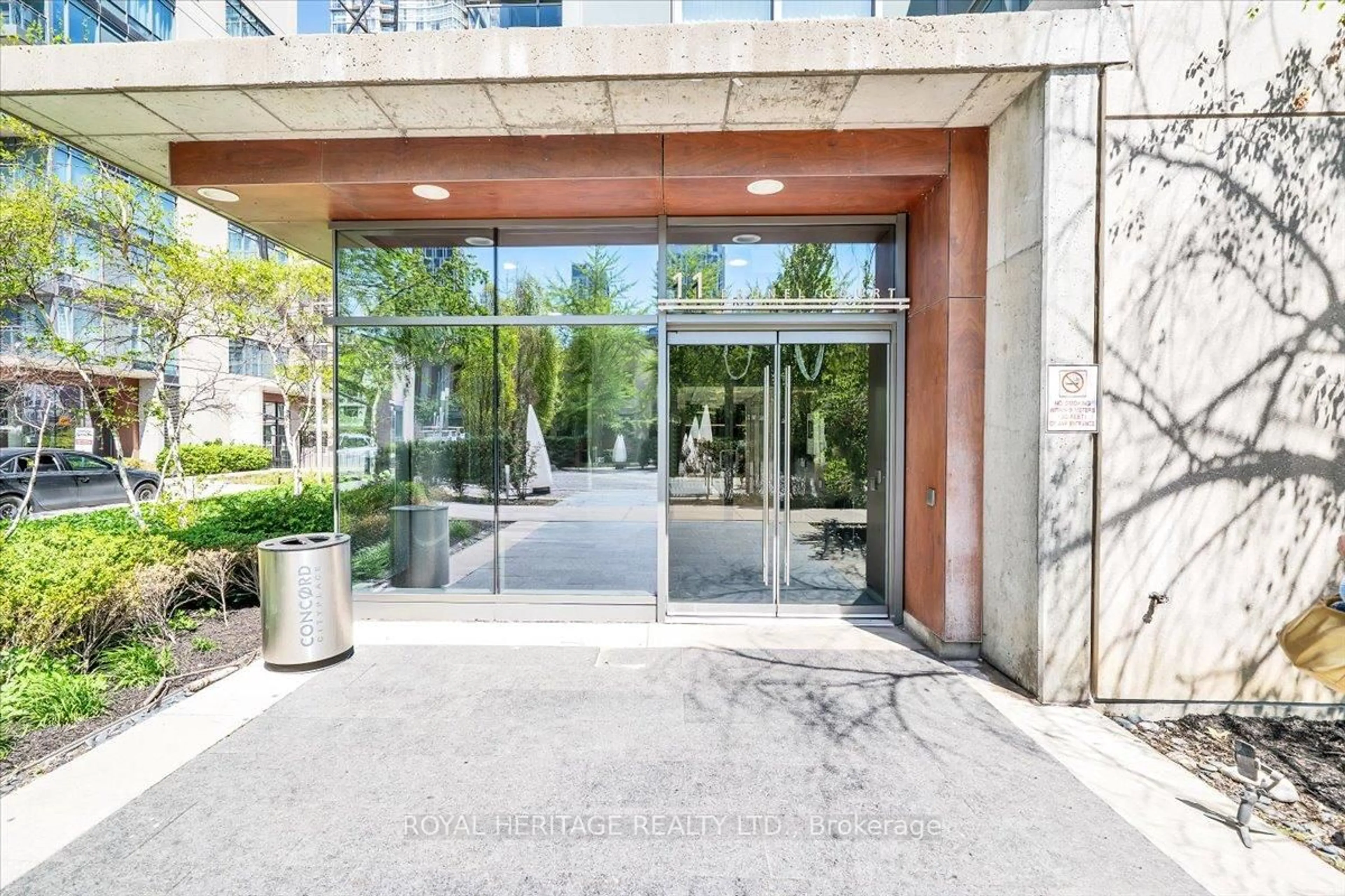 Indoor foyer for 11 Brunel Crt #1105, Toronto Ontario M5V 3Y3