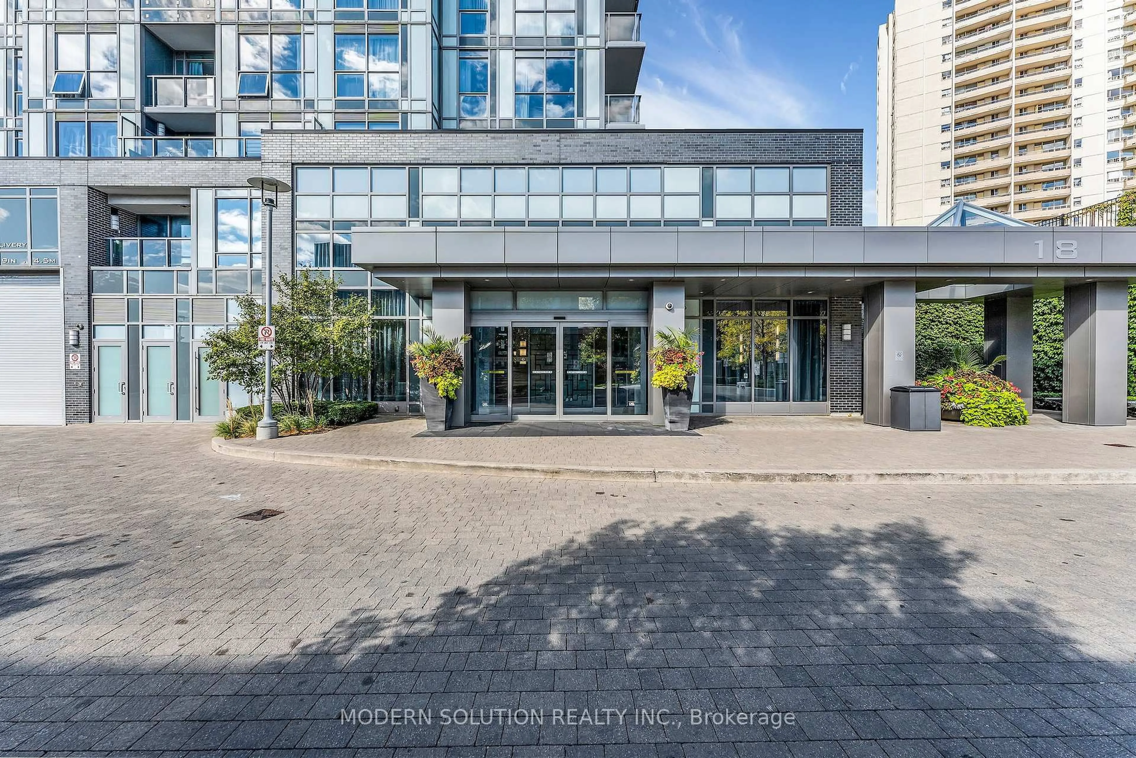 Indoor foyer for 18 Graydon Hall Dr #210, Toronto Ontario M3A 0A4