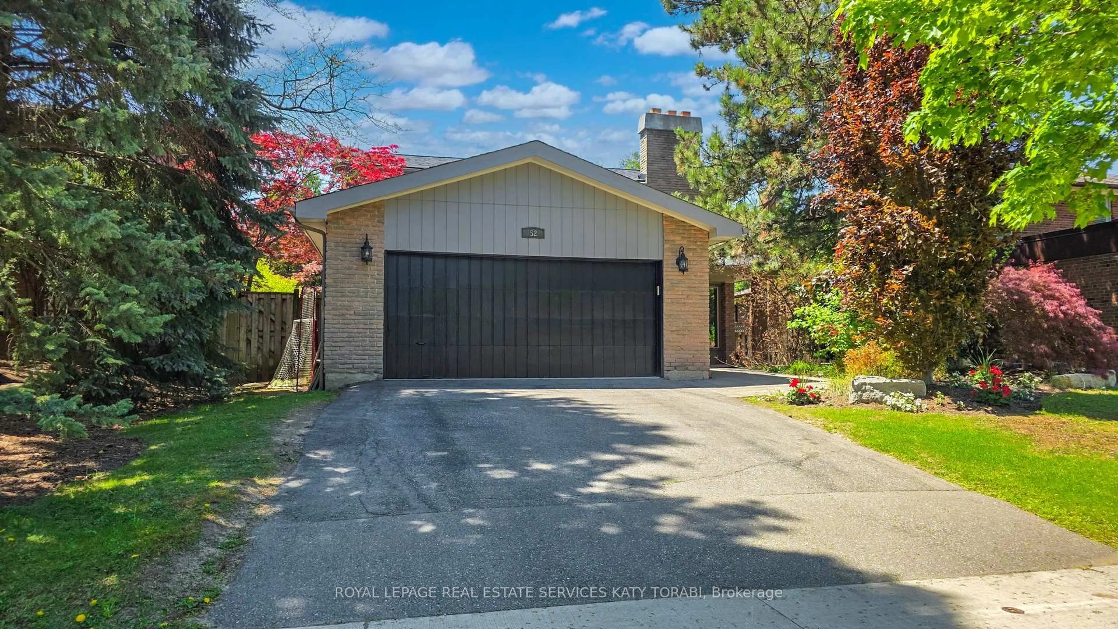 Indoor garage for 52 Leacock Cres, Toronto Ontario M3B 1P1