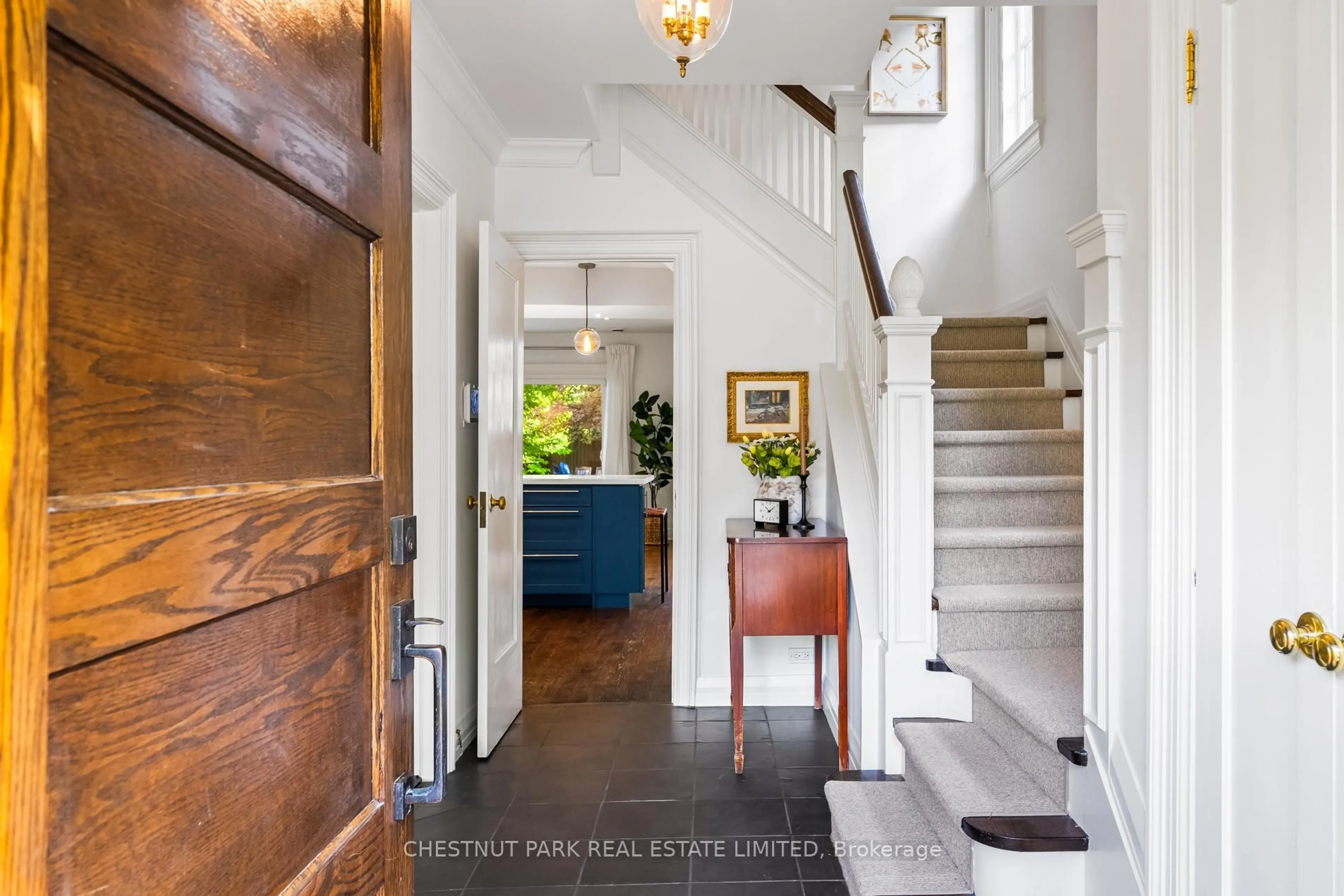 Indoor entryway for 127 Rose Park Dr, Toronto Ontario M4T 1R6