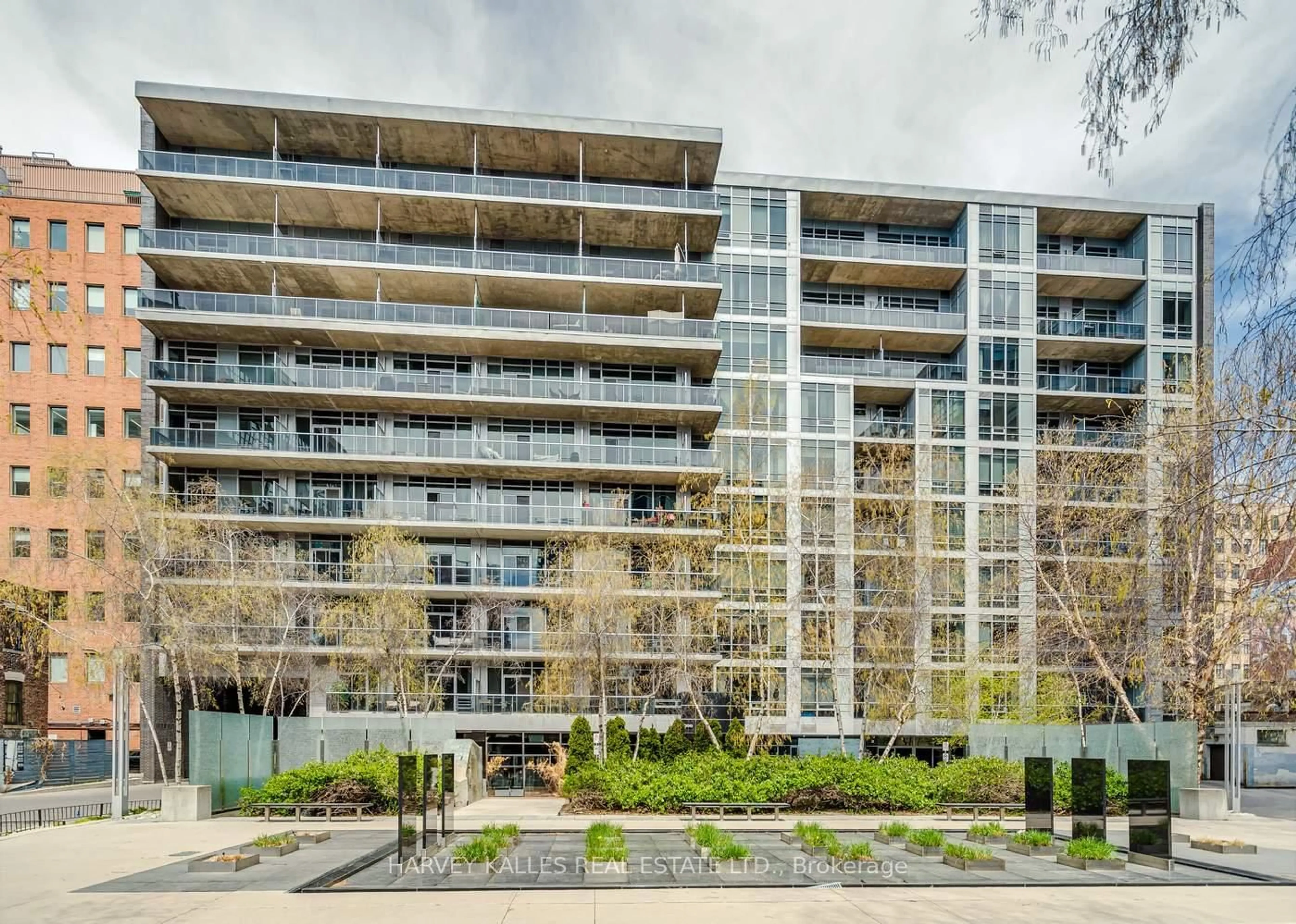 A pic from outside/outdoor area/front of a property/back of a property/a pic from drone, unknown for 399 Adelaide St #713, Toronto Ontario M5V 1S4