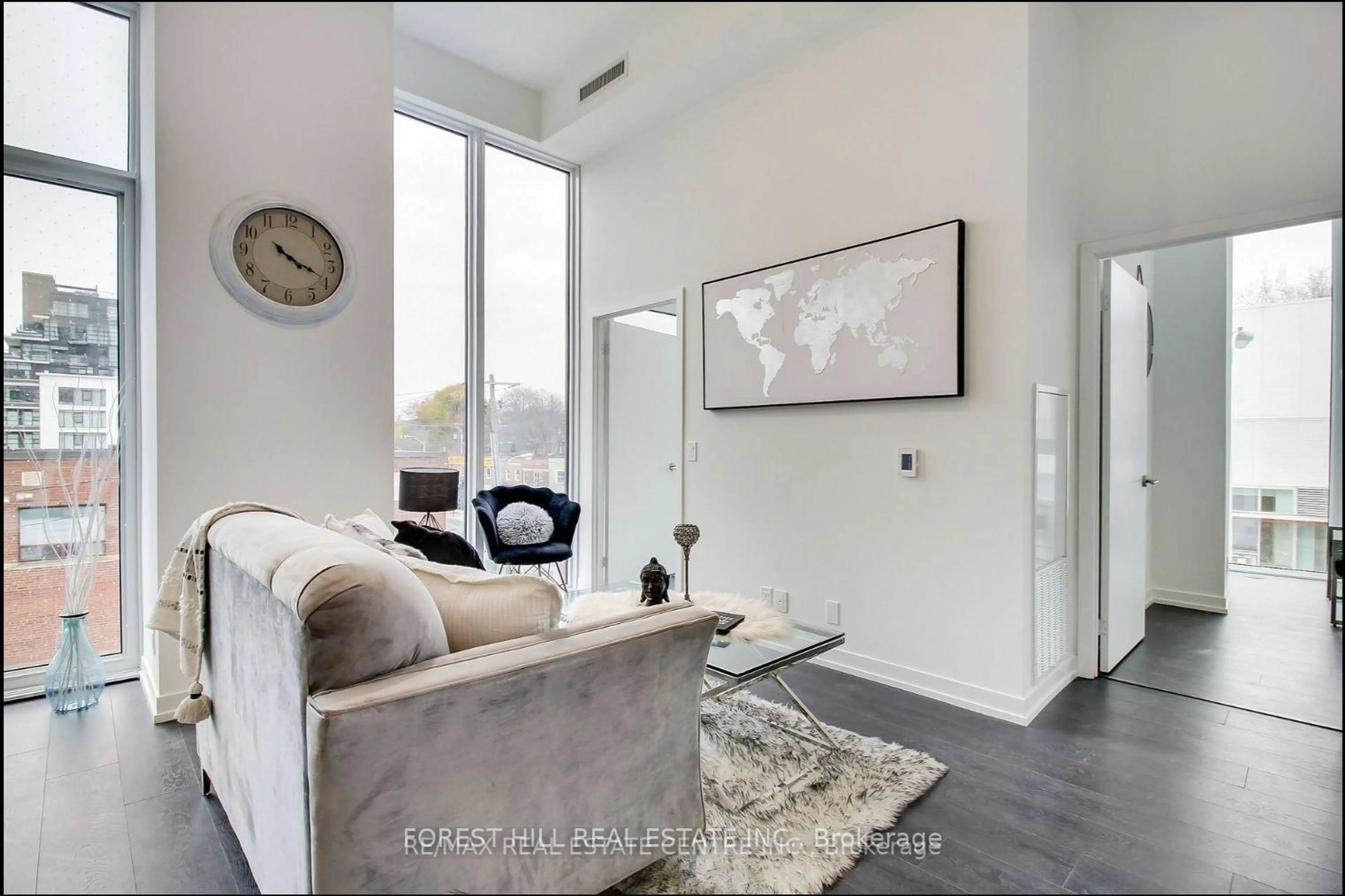 Unknown for 2020 Bathurst St #211, Toronto Ontario M6C 2B9