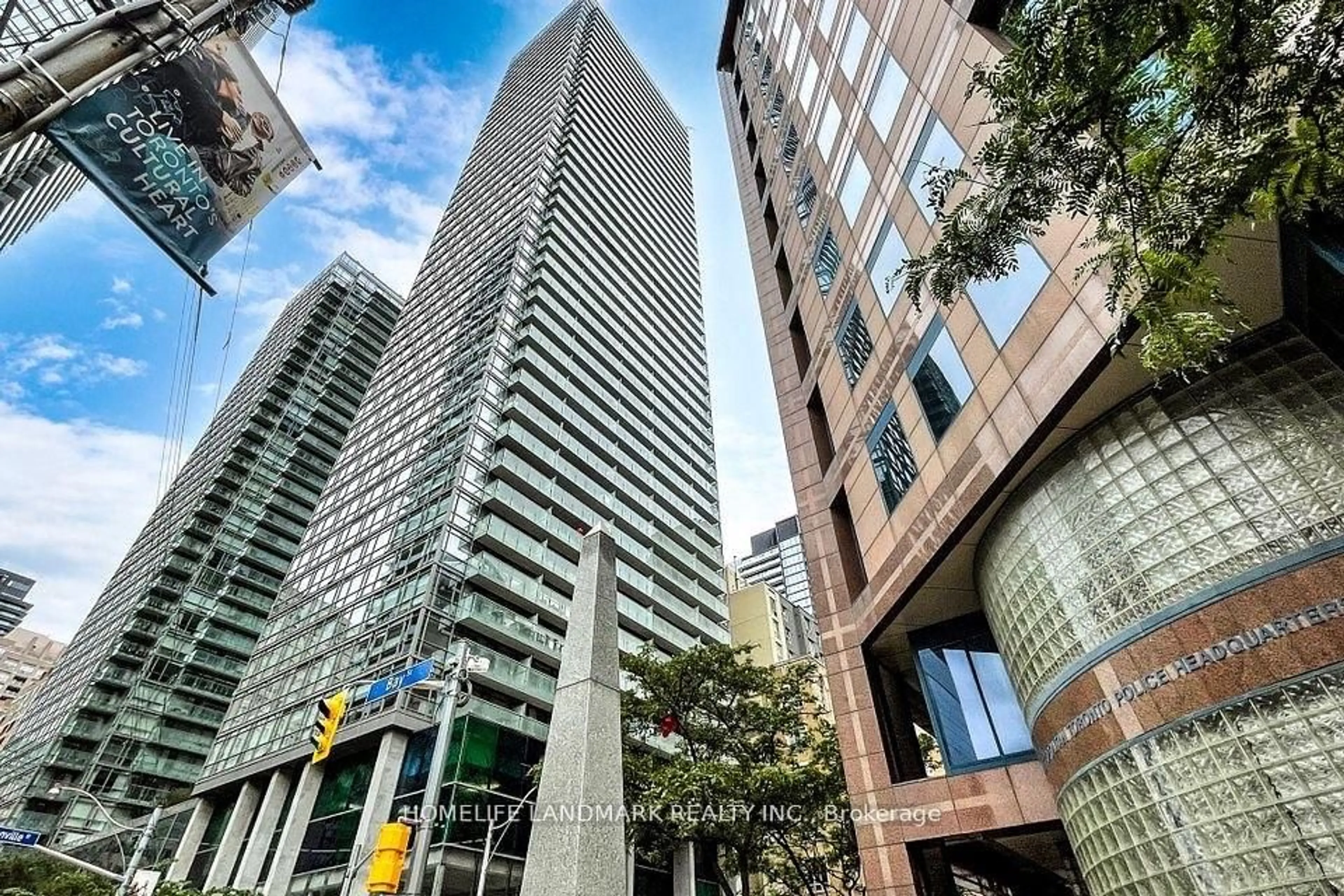 Indoor foyer for 38 grenville St #2008, Toronto Ontario M4Y 1A5