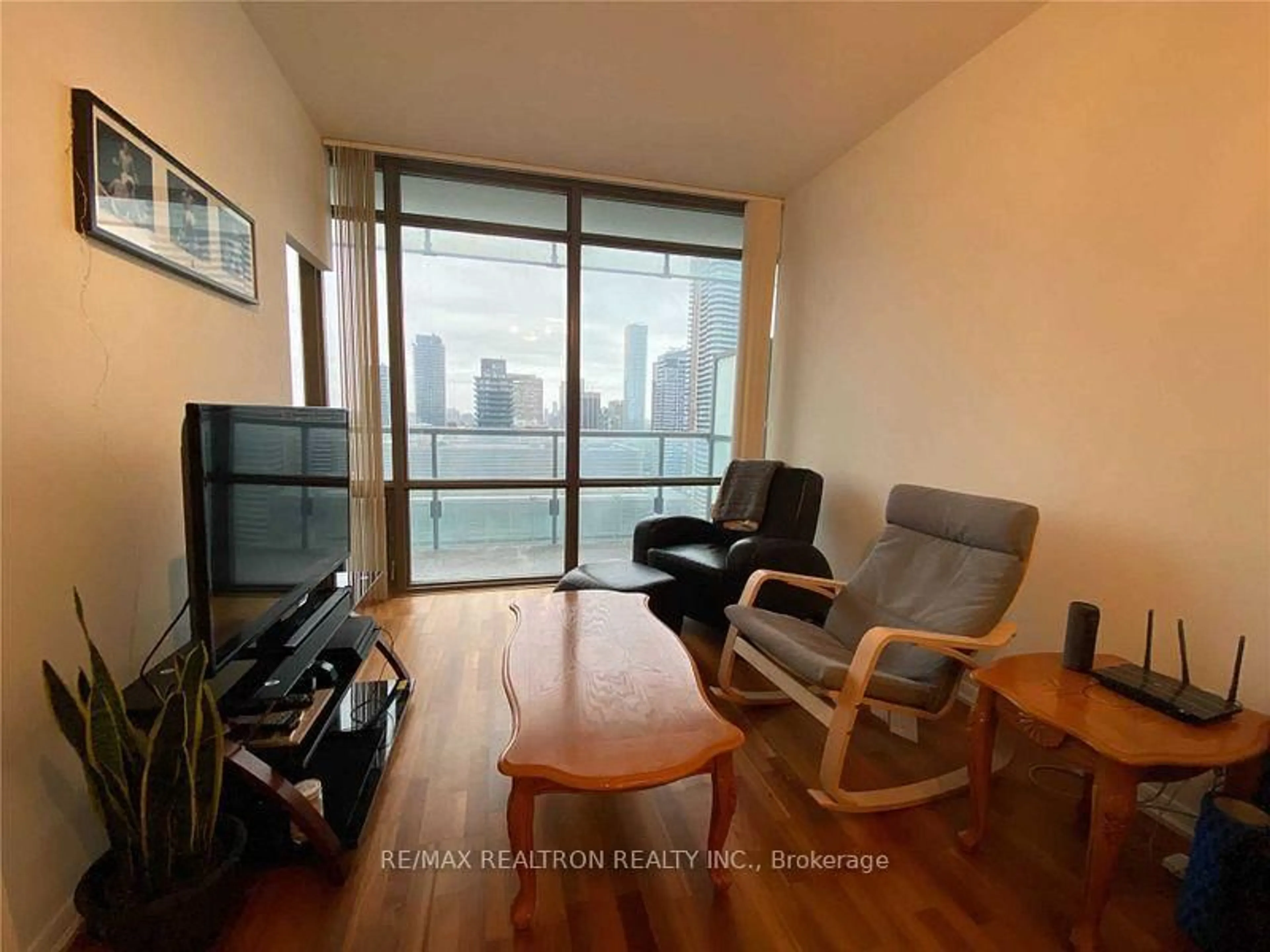 Living room with furniture, wood/laminate floor for 38 Grenville St #3809, Toronto Ontario M4Y 1A5