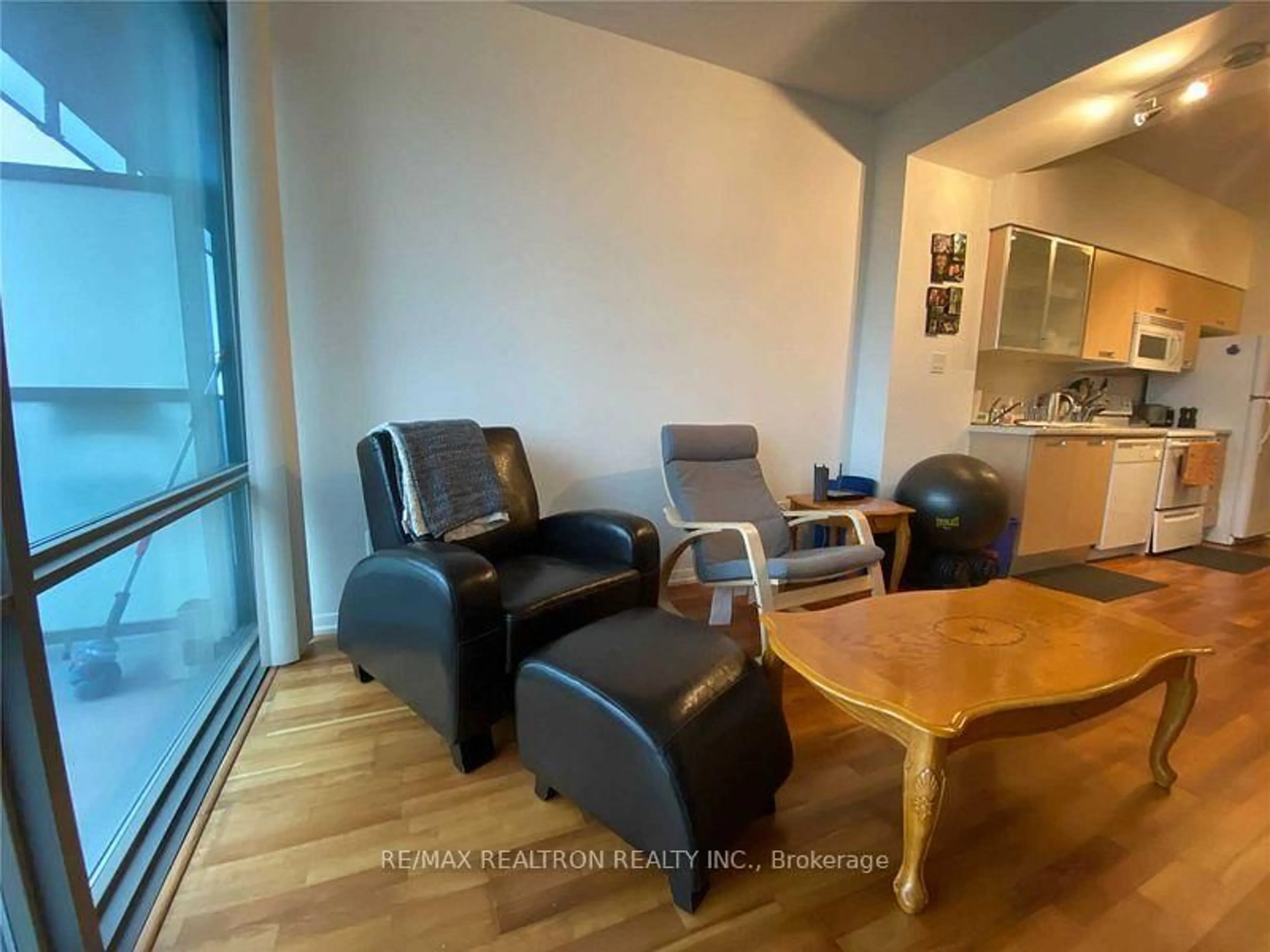 Living room with furniture, wood/laminate floor for 38 Grenville St #3809, Toronto Ontario M4Y 1A5