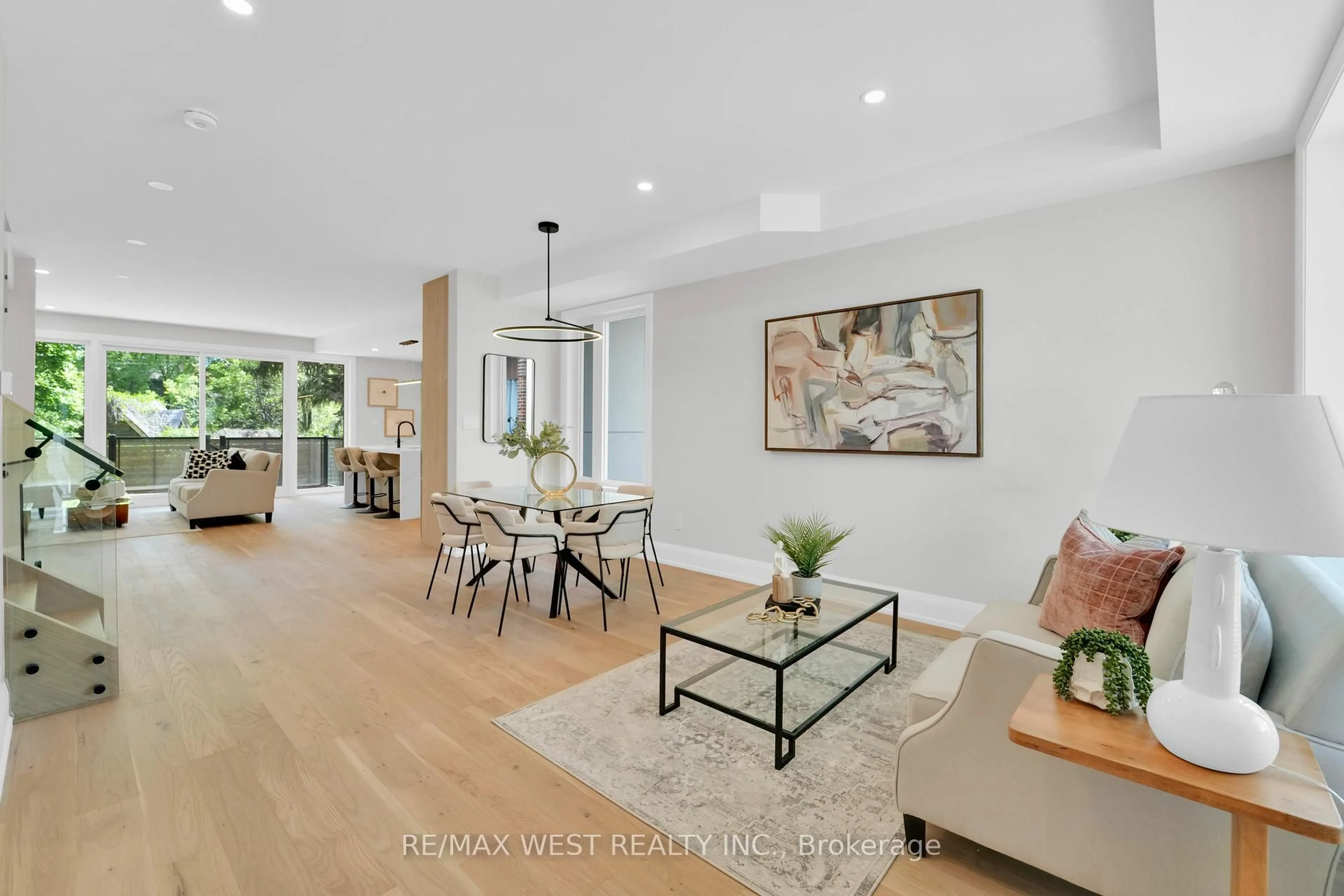 Unknown for 207 Winnett Ave, Toronto Ontario M6C 3L8