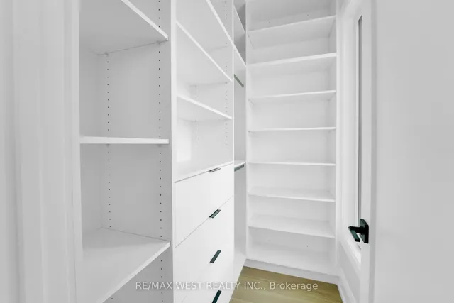 Additional property image - 207 Winnett Ave