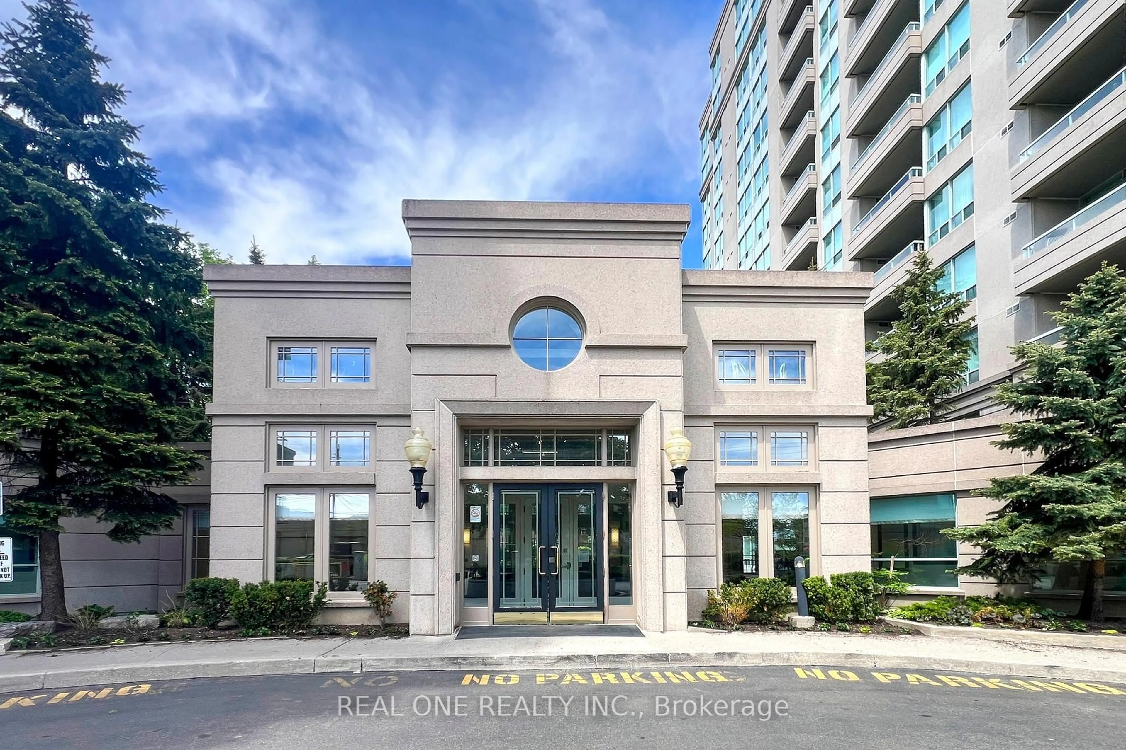 Indoor foyer for 8 Covington Rd #101, Toronto Ontario M6A 3E5