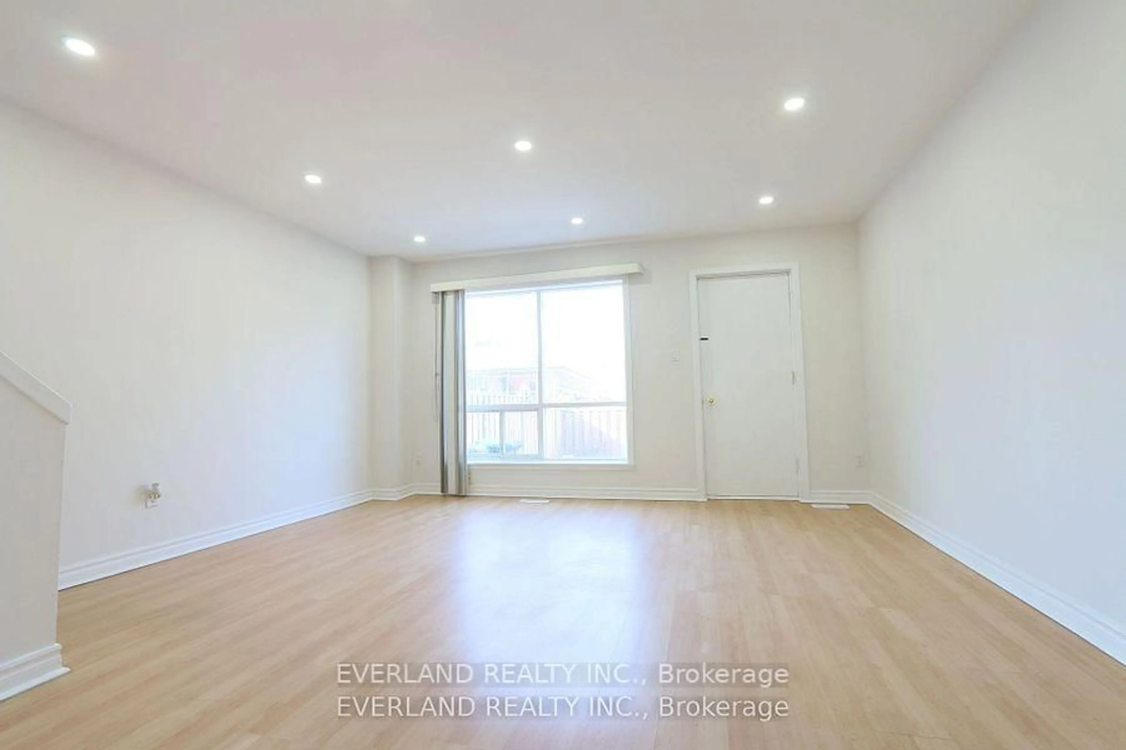 A pic of a room for 8 Liszt Gate #9, Toronto Ontario M2H 1G7