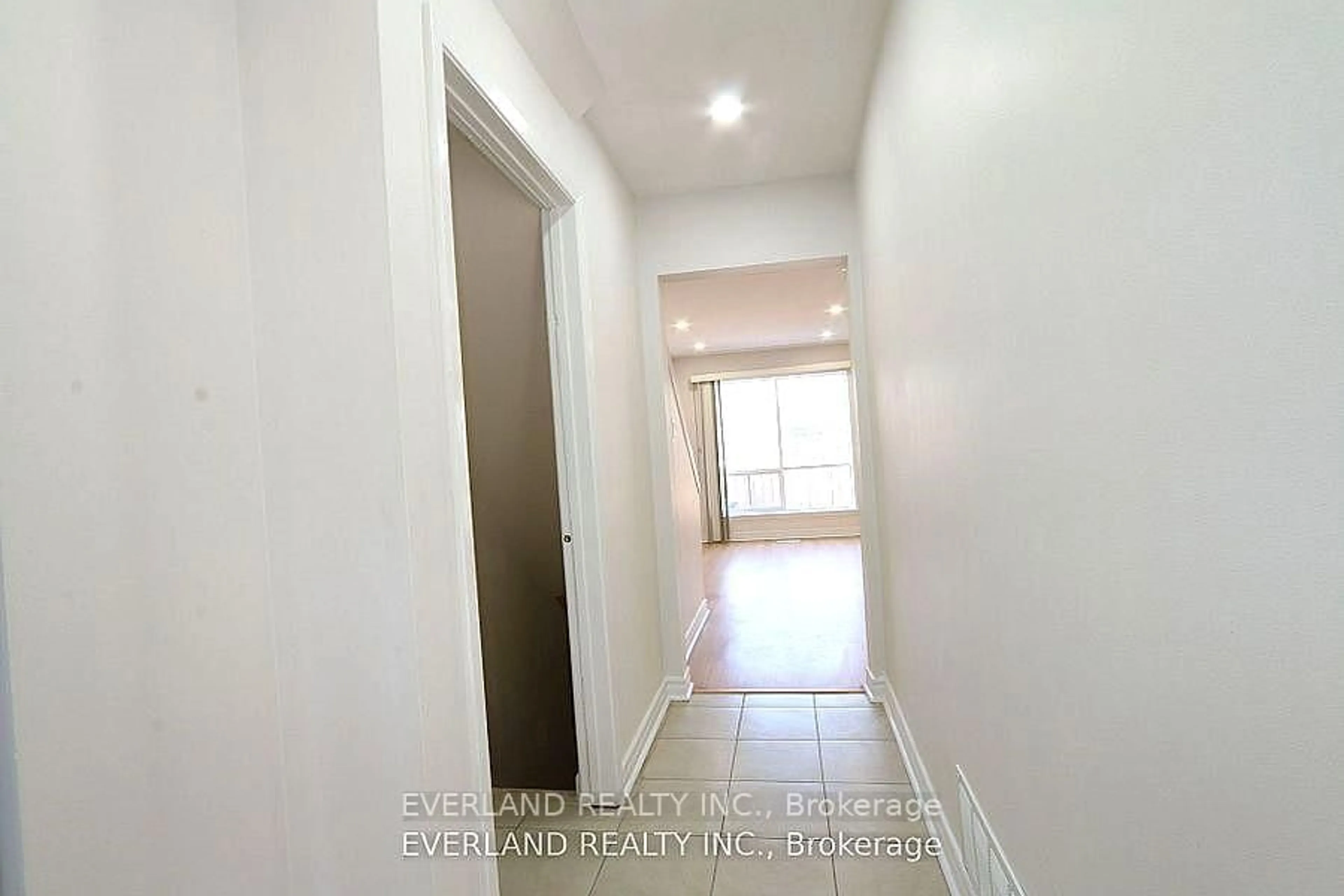 Indoor entryway for 8 Liszt Gate #9, Toronto Ontario M2H 1G7