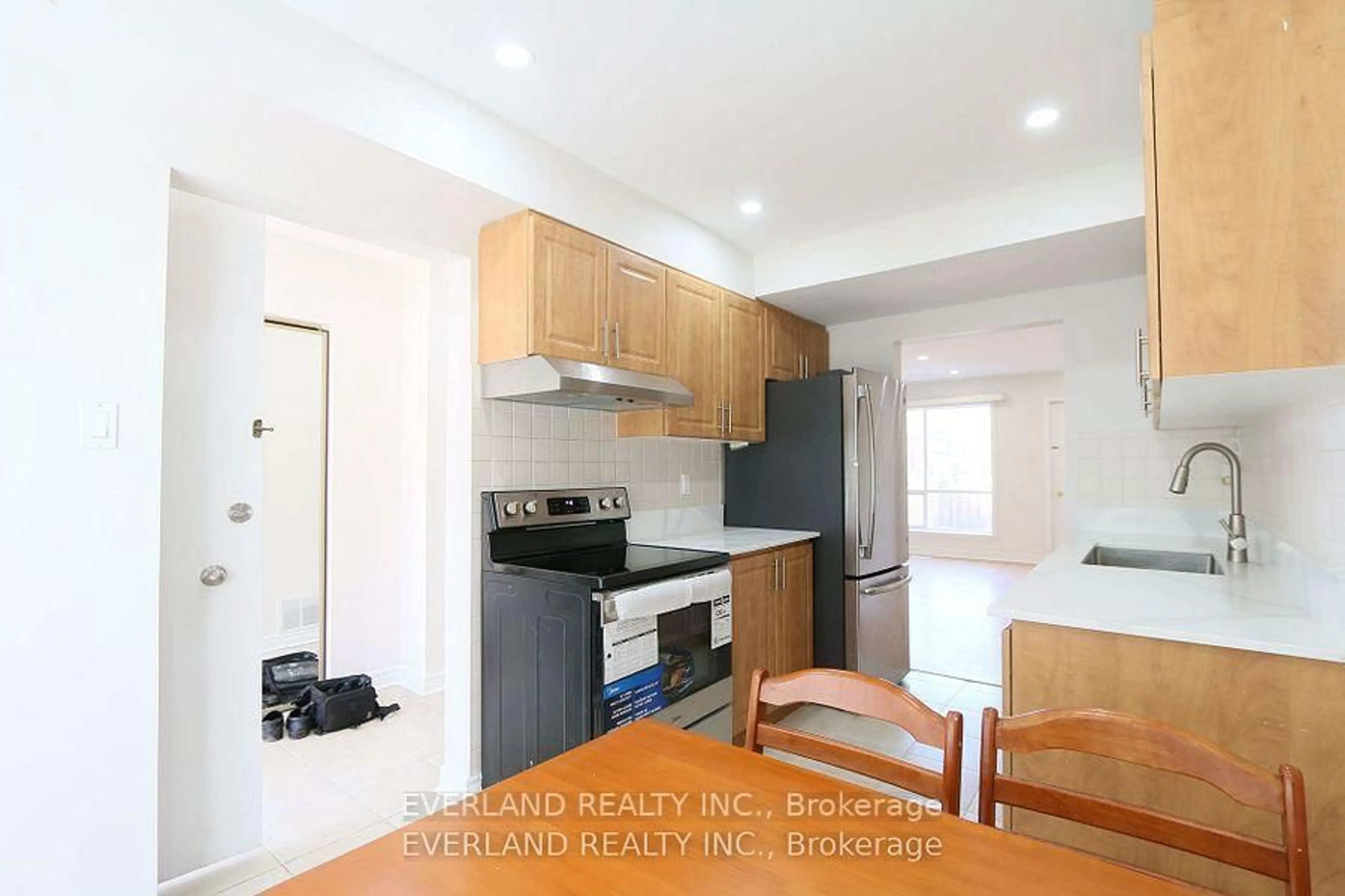 Standard kitchen, wood/laminate floor for 8 Liszt Gate #9, Toronto Ontario M2H 1G7