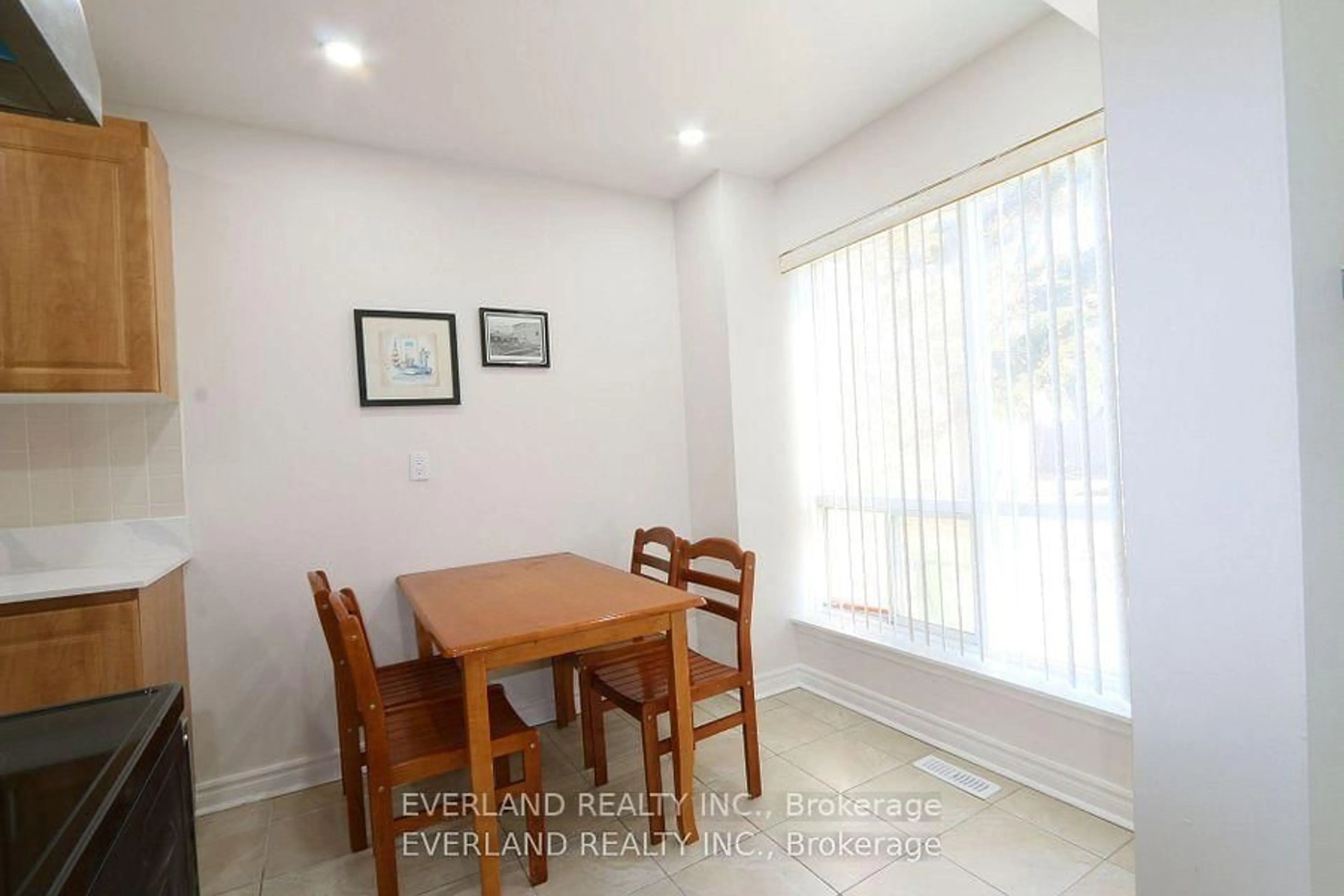 Dining room, wood/laminate floor for 8 Liszt Gate #9, Toronto Ontario M2H 1G7