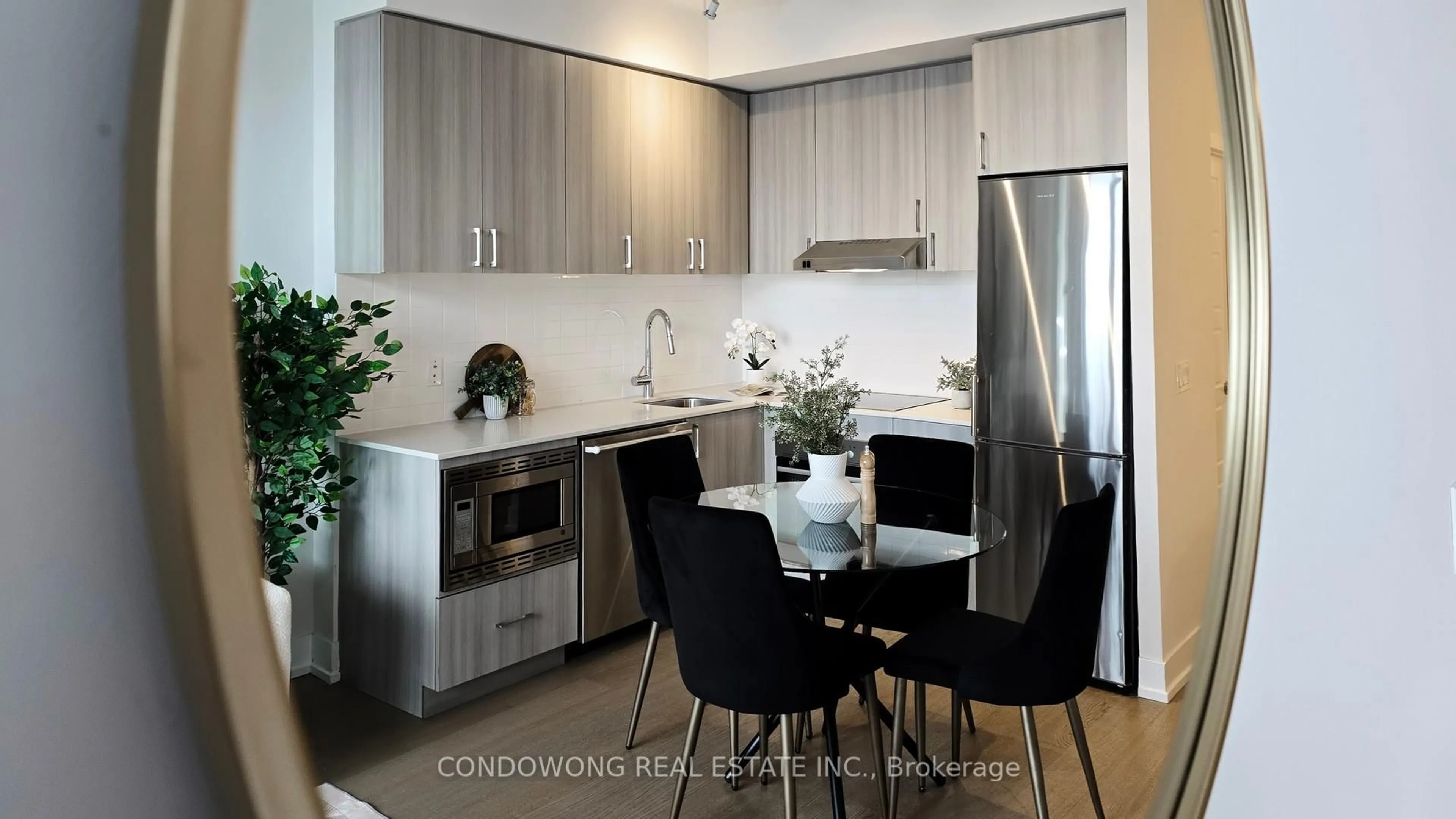 Contemporary kitchen, unknown for 7 Kenaston Gdns #904, Toronto Ontario M2K 1G7