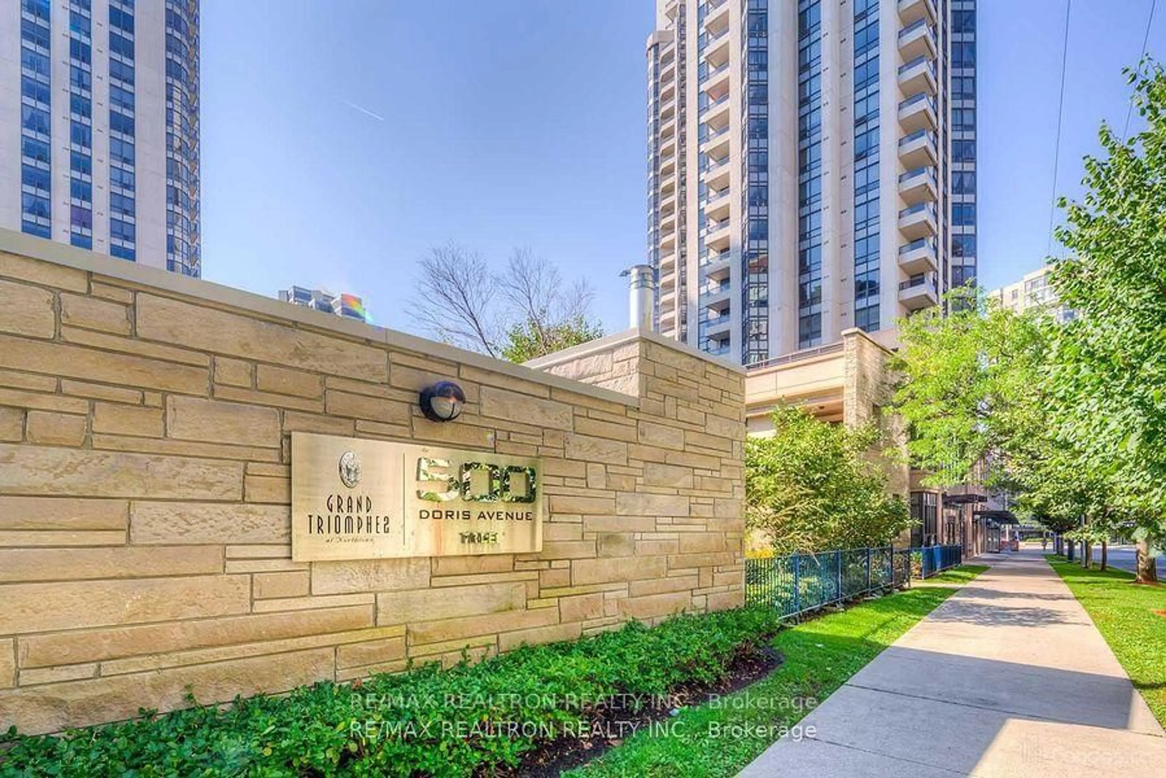 Indoor foyer for 500 Doris Ave #1126, Toronto Ontario M2N 0C1
