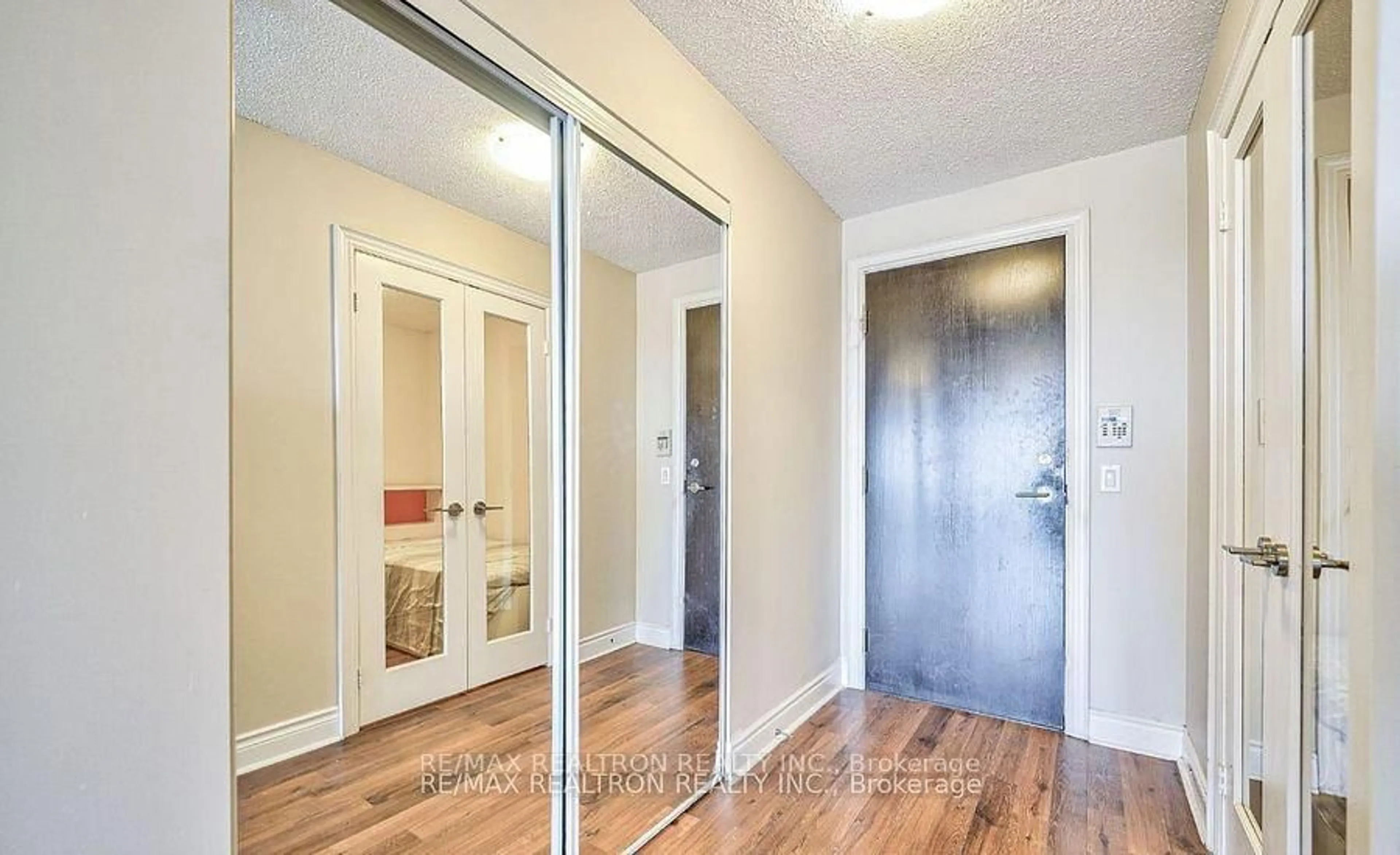Indoor entryway for 500 Doris Ave #1126, Toronto Ontario M2N 0C1