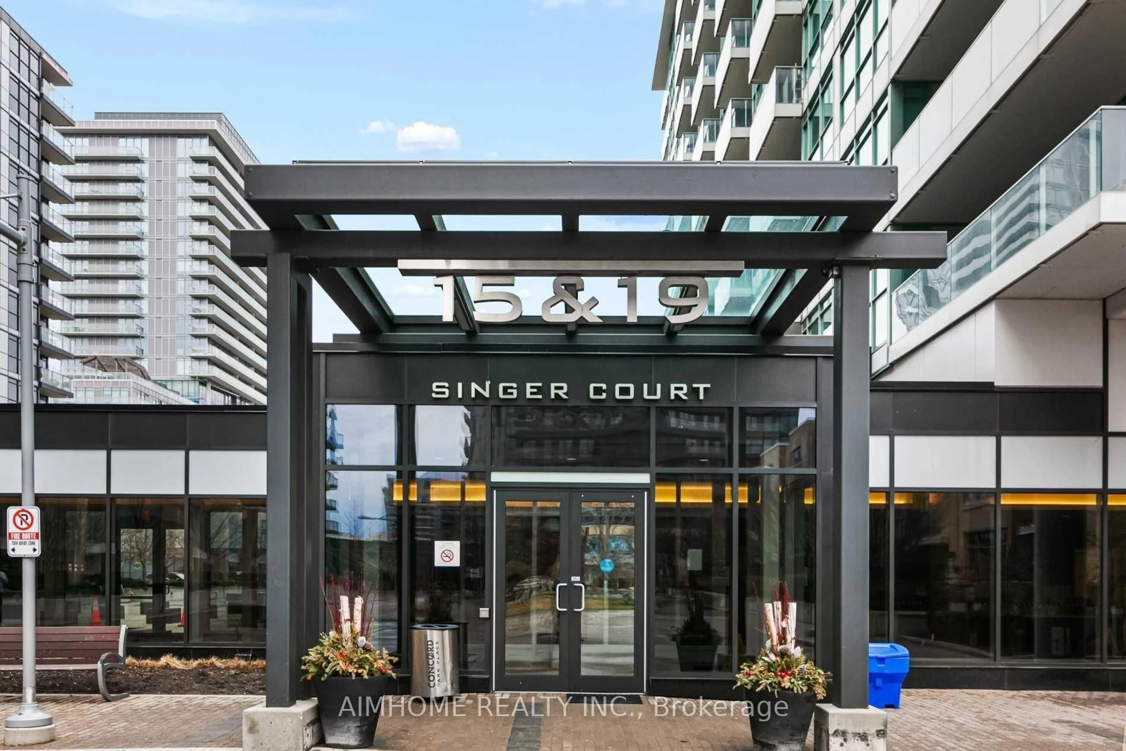 Indoor foyer for 19 Singer Crt #921, Toronto Ontario M2K 0B2