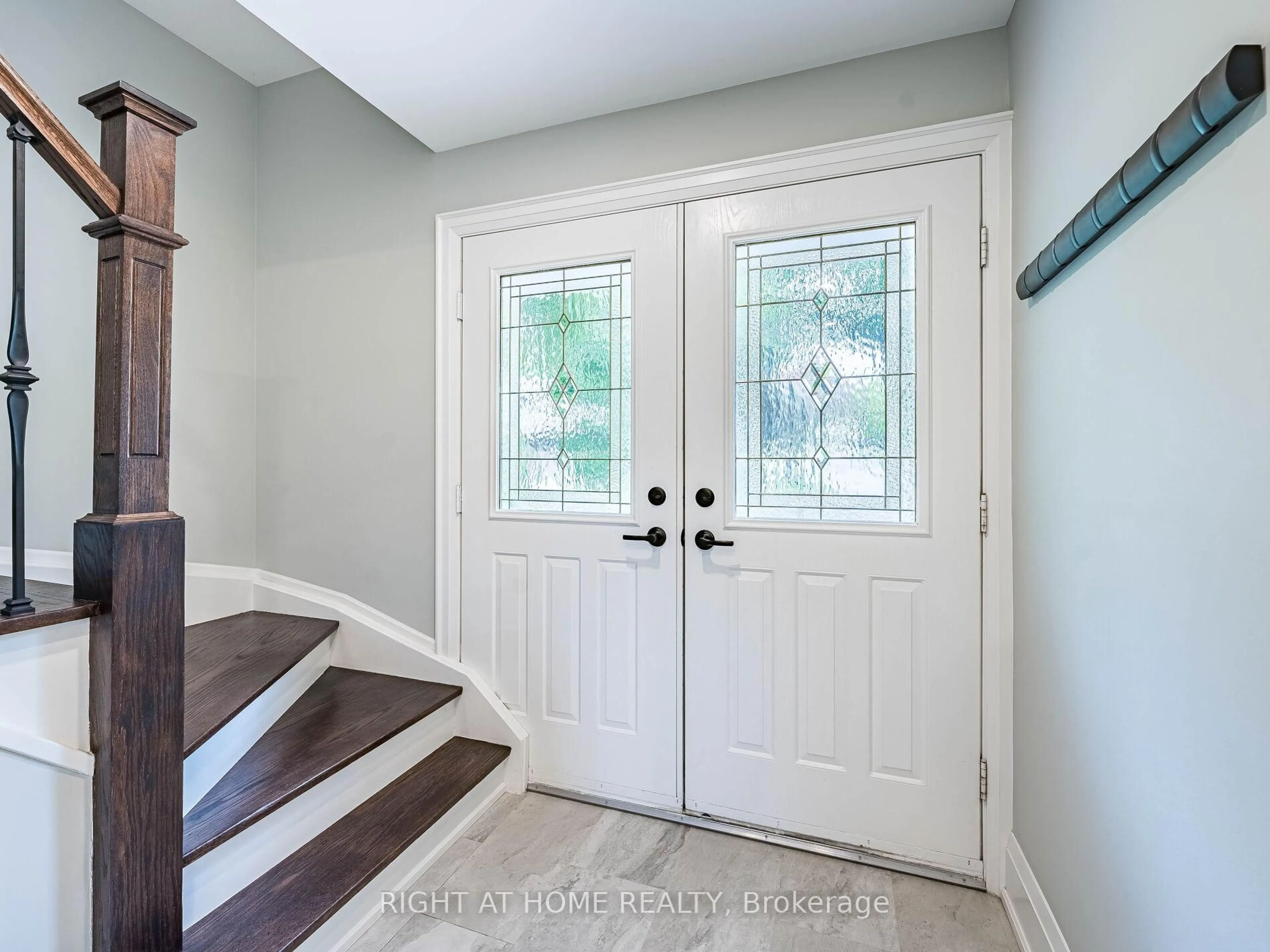 Indoor entryway for 30 Parfield Dr, Toronto Ontario M2J 1B9
