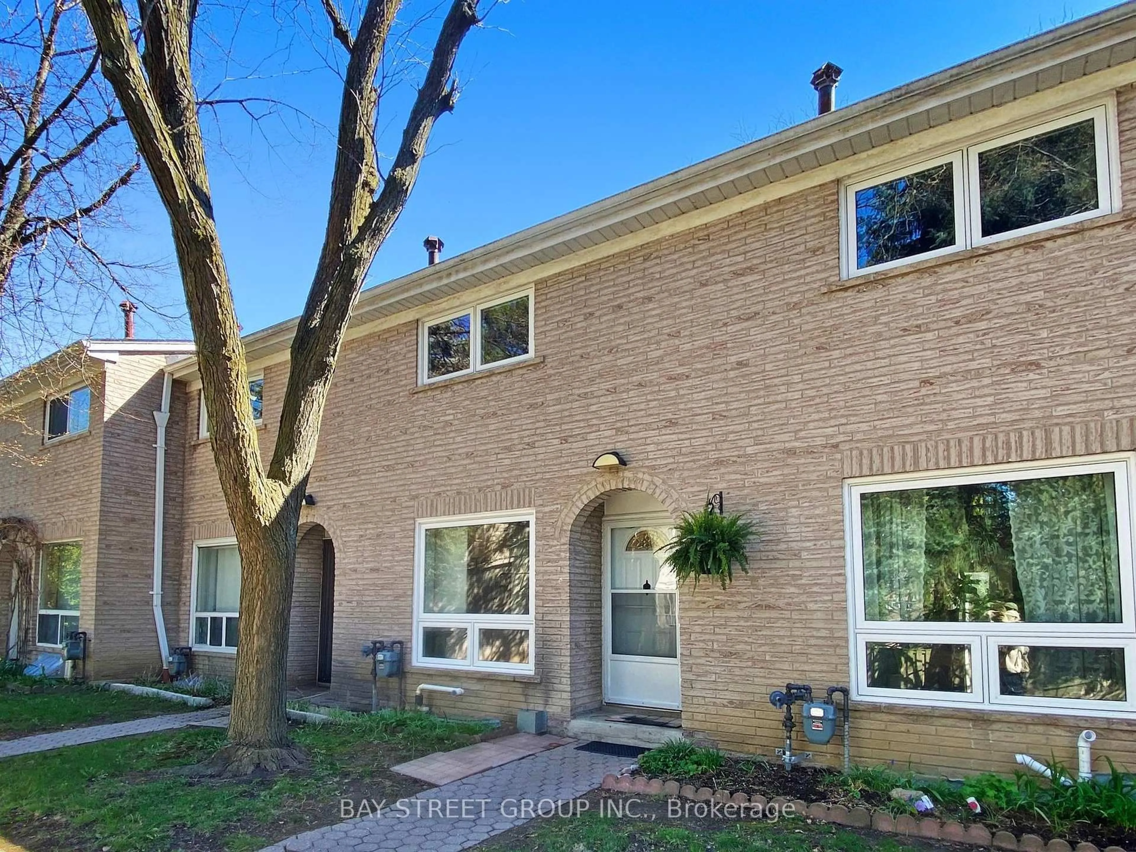 Home with brick exterior material, street for 89 Rameau Dr #4, Toronto Ontario M2H 1T6