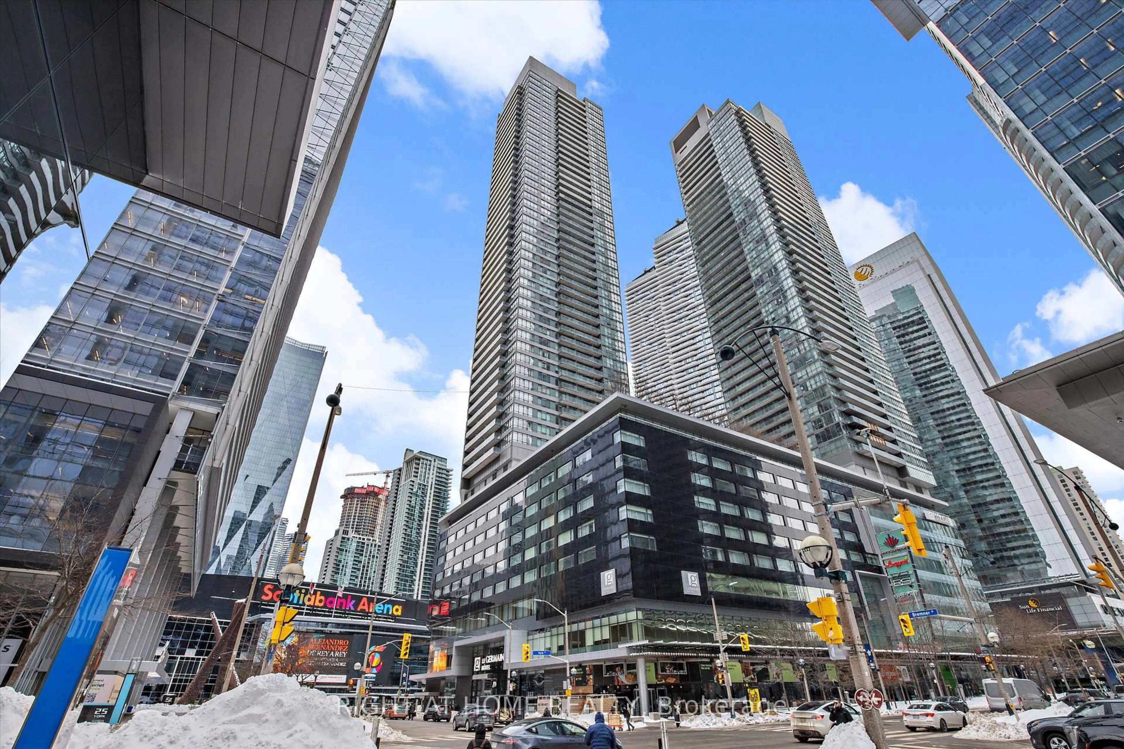Patio, street for 65 Bremner Blvd #2403, Toronto Ontario M5J 0A7