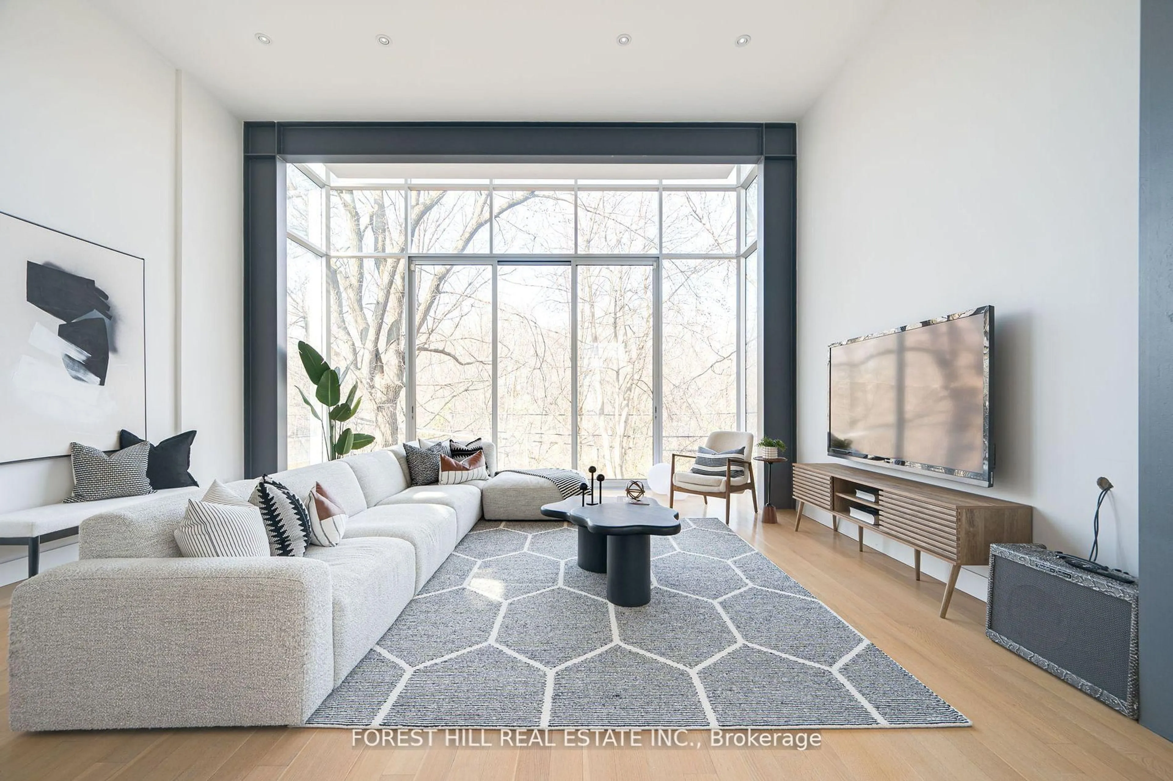 Living room with furniture, unknown for 561 Arlington Ave, Toronto Ontario M6C 3A6