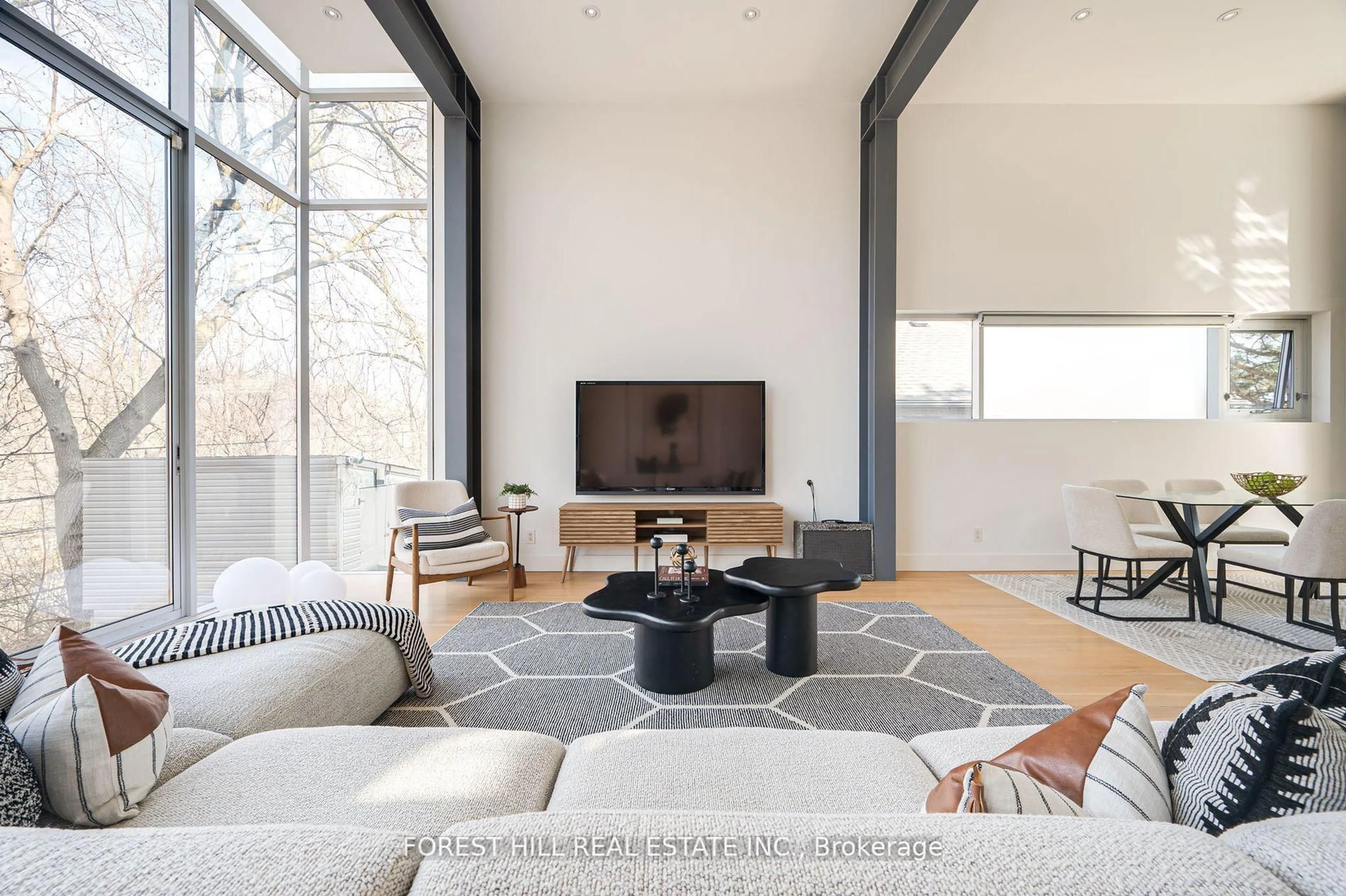 Living room with furniture, unknown for 561 Arlington Ave, Toronto Ontario M6C 3A6