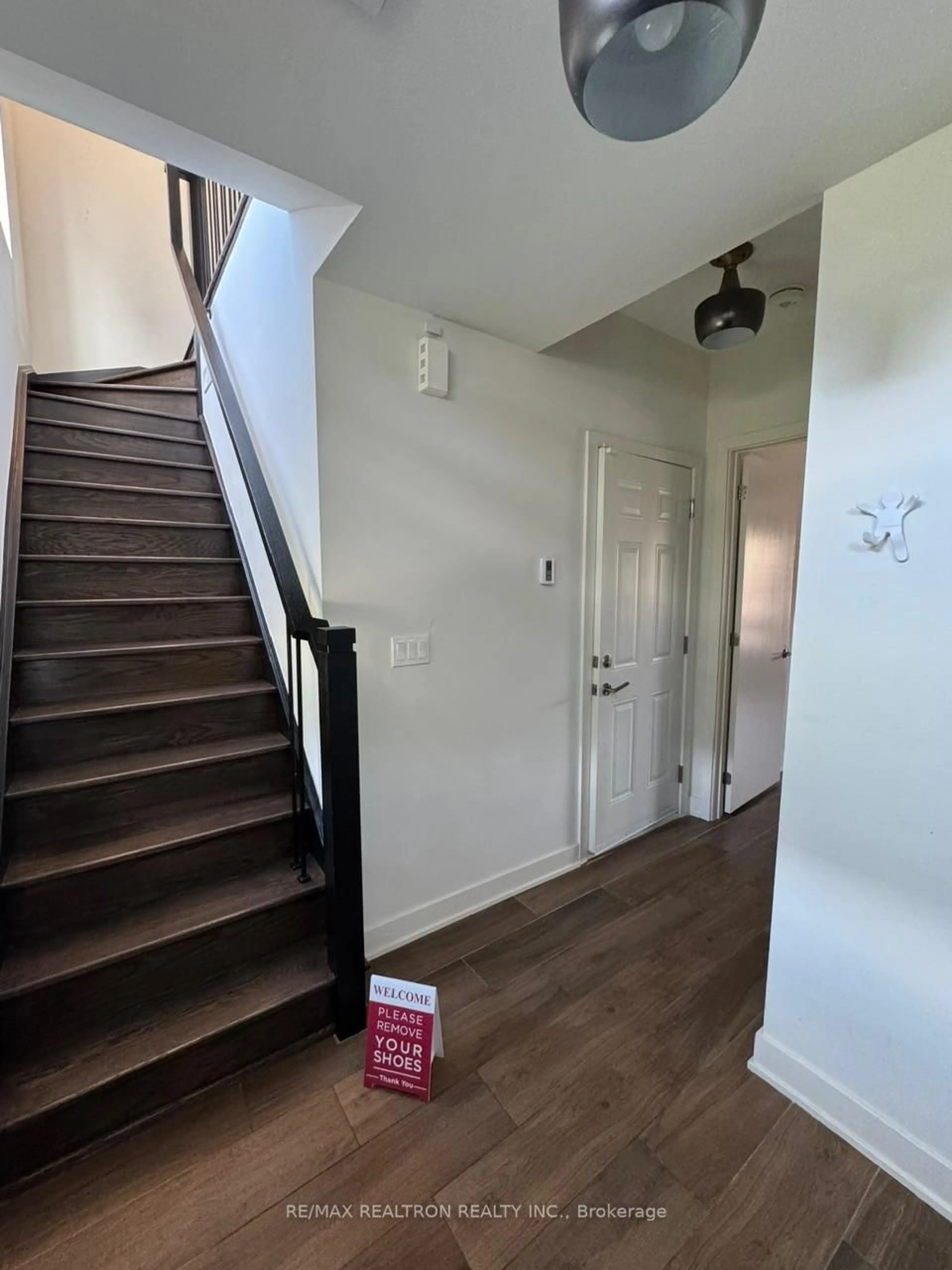 Unknown for 25 Sonic Way, Toronto Ontario M3C 3Z2