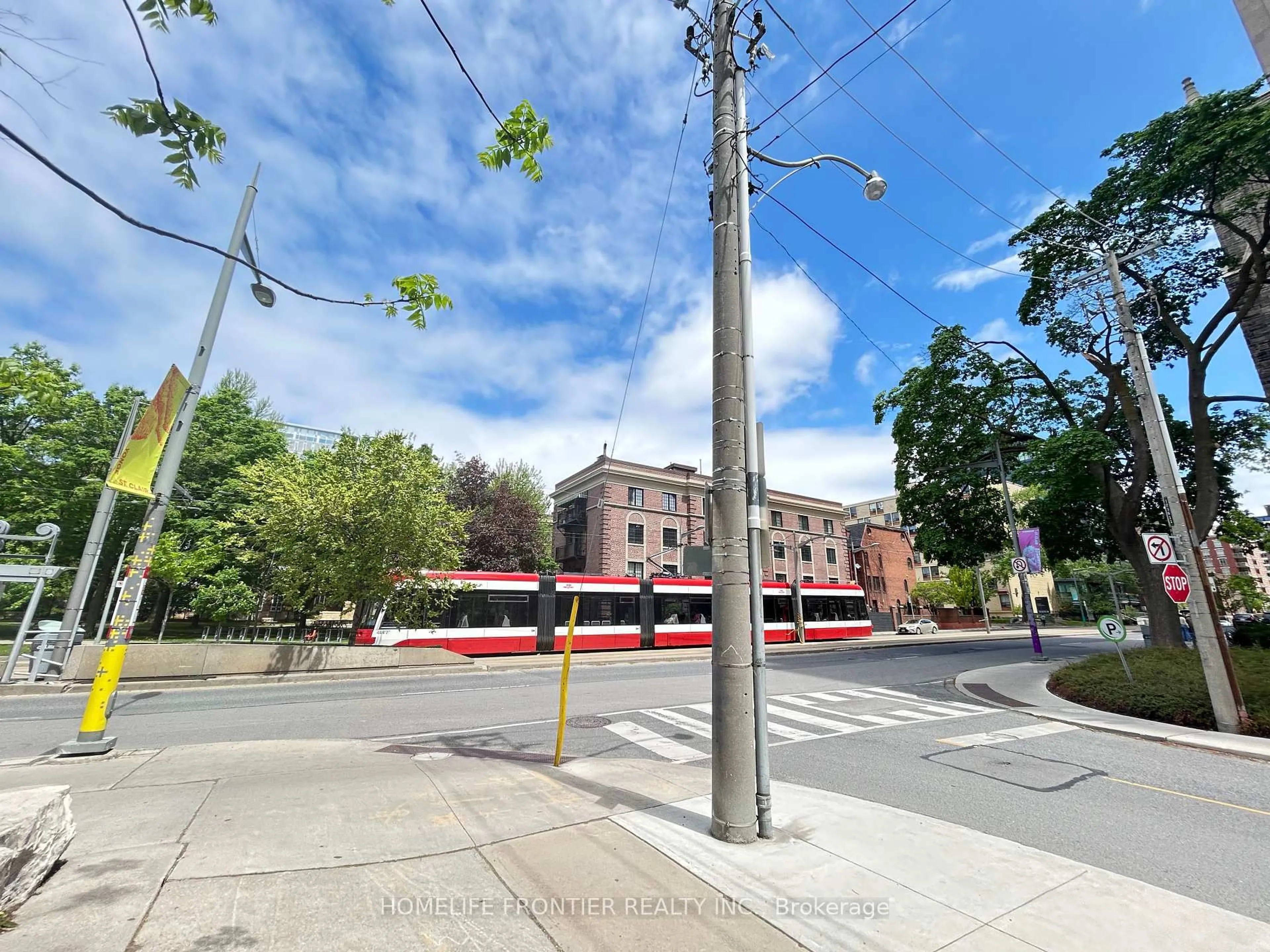 Blurry image for 99 Foxbar Rd #806, Toronto Ontario M4V 0B2