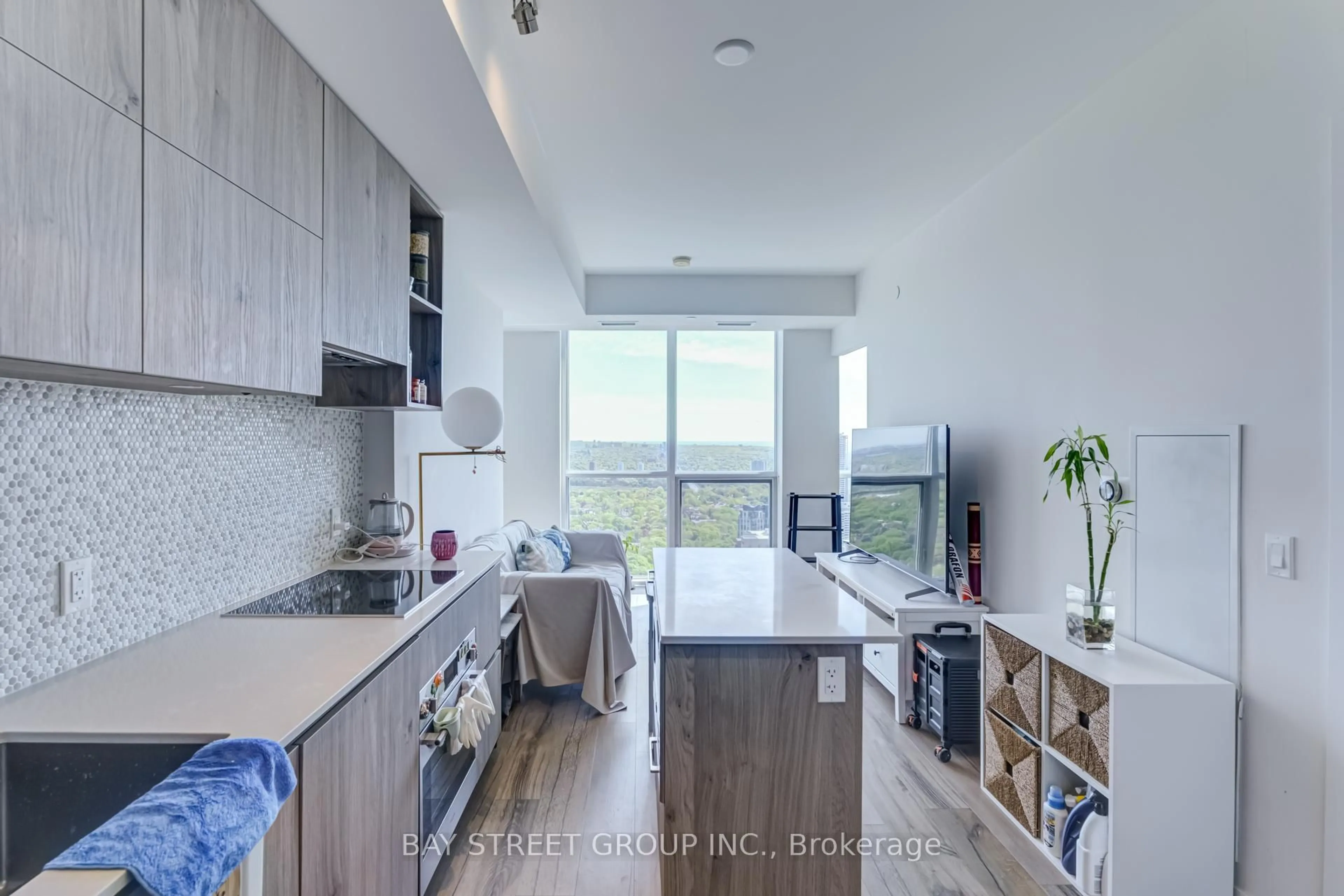 Open concept kitchen, unknown for 1 Yorkville Ave #5009, Toronto Ontario M4W 0B1
