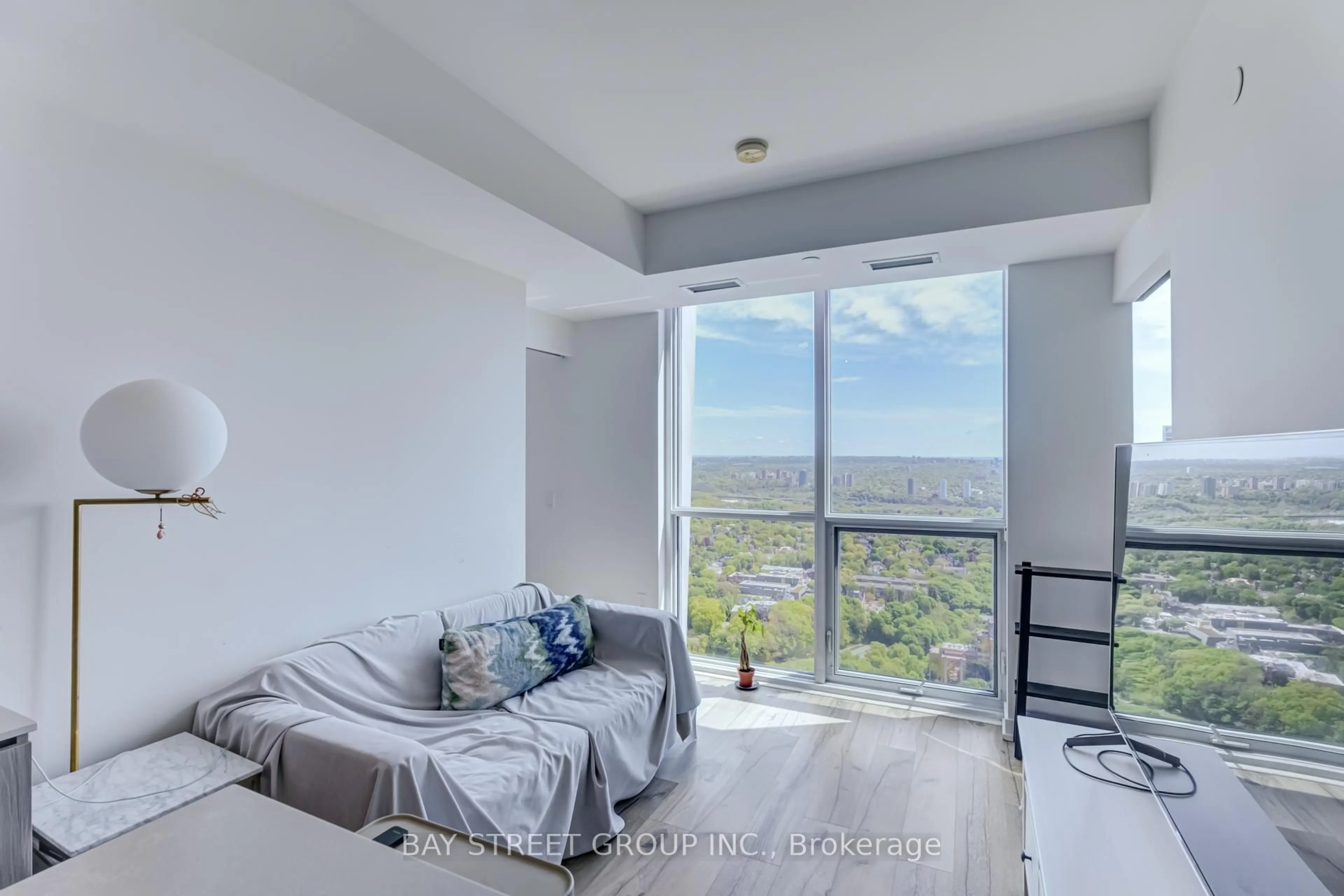 A pic of a room for 1 Yorkville Ave #5009, Toronto Ontario M4W 0B1