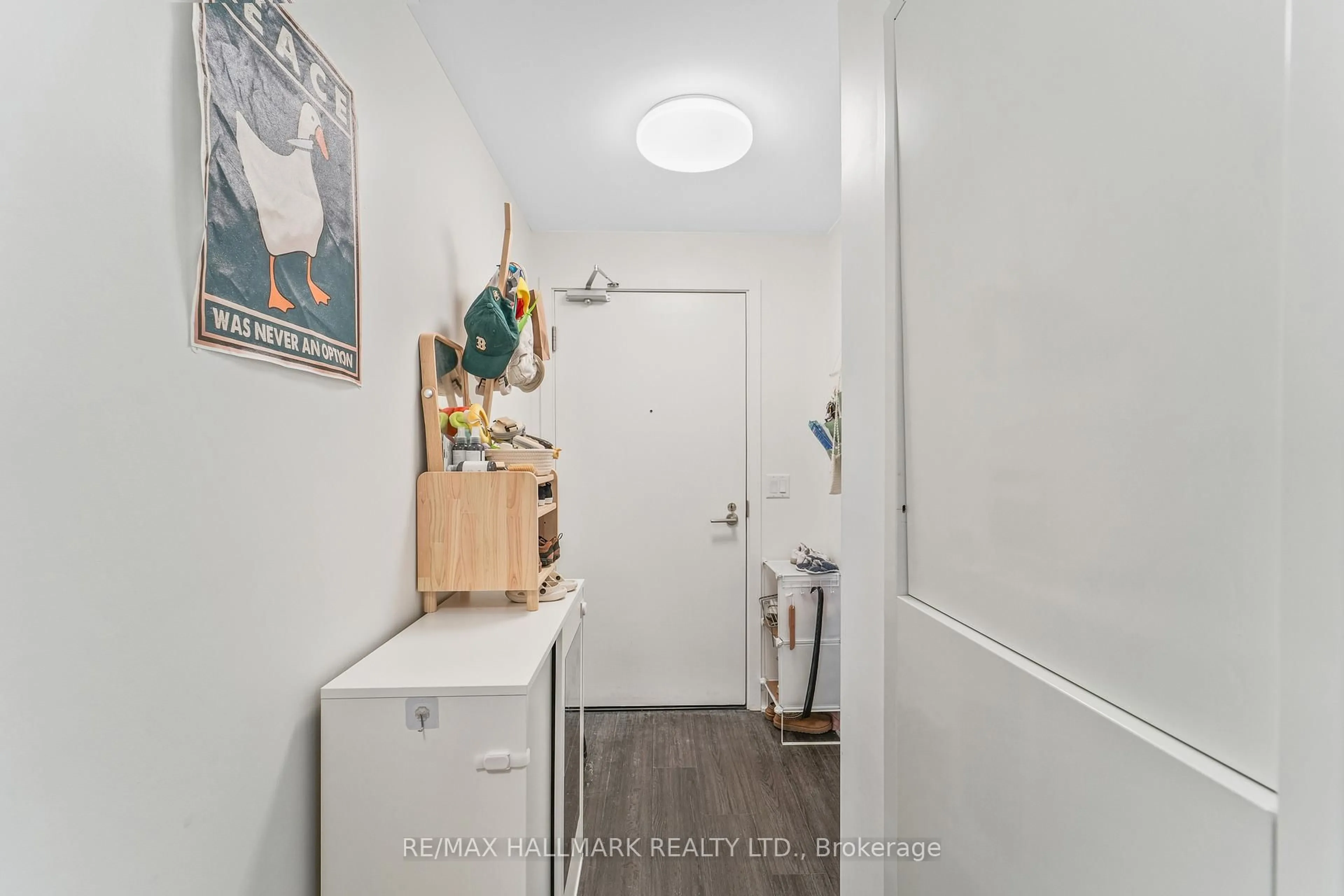 Indoor entryway for 185 Alberta Ave #1103, Toronto Ontario M6C 0A5
