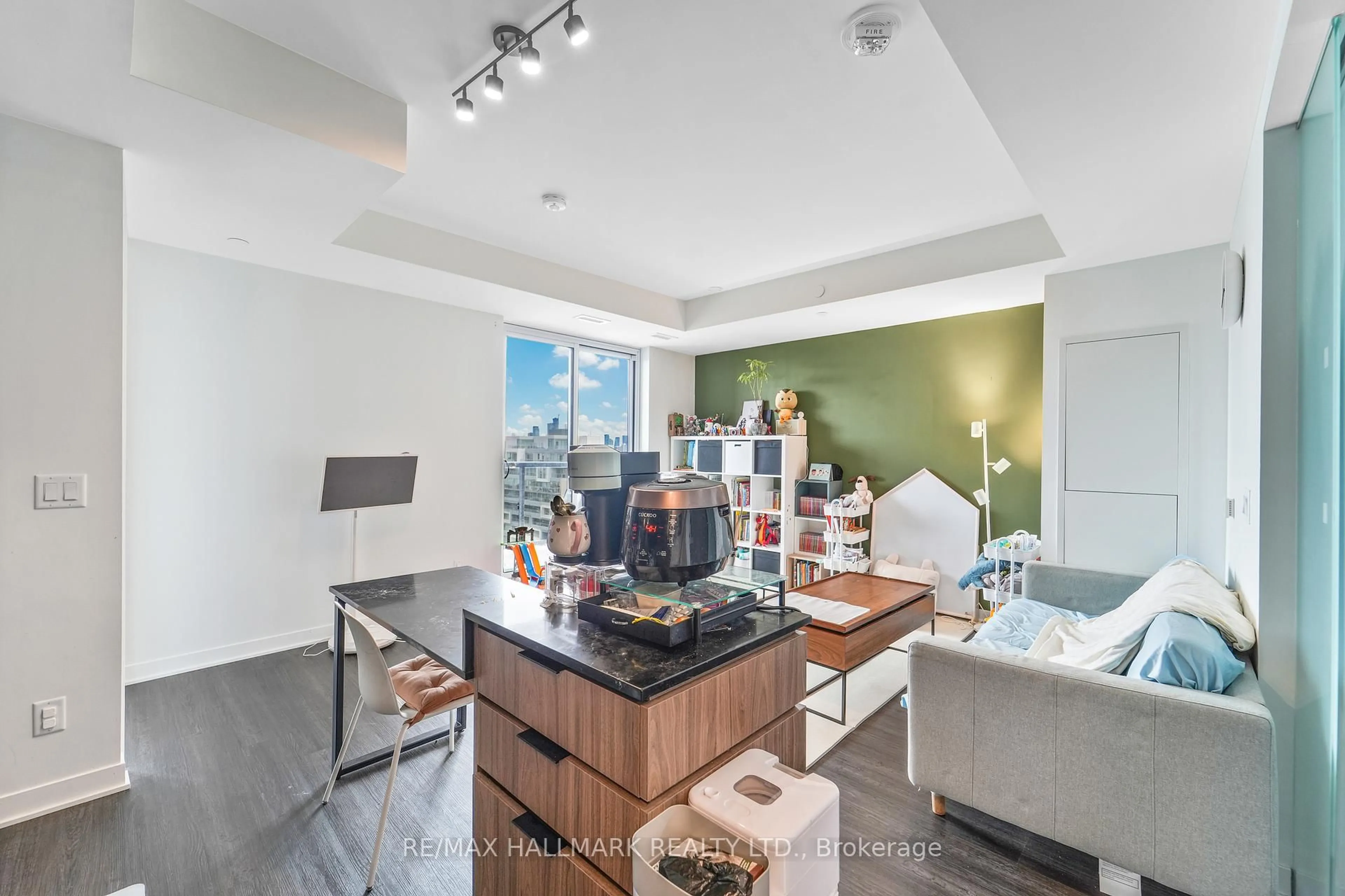 Unknown for 185 Alberta Ave #1103, Toronto Ontario M6C 0A5
