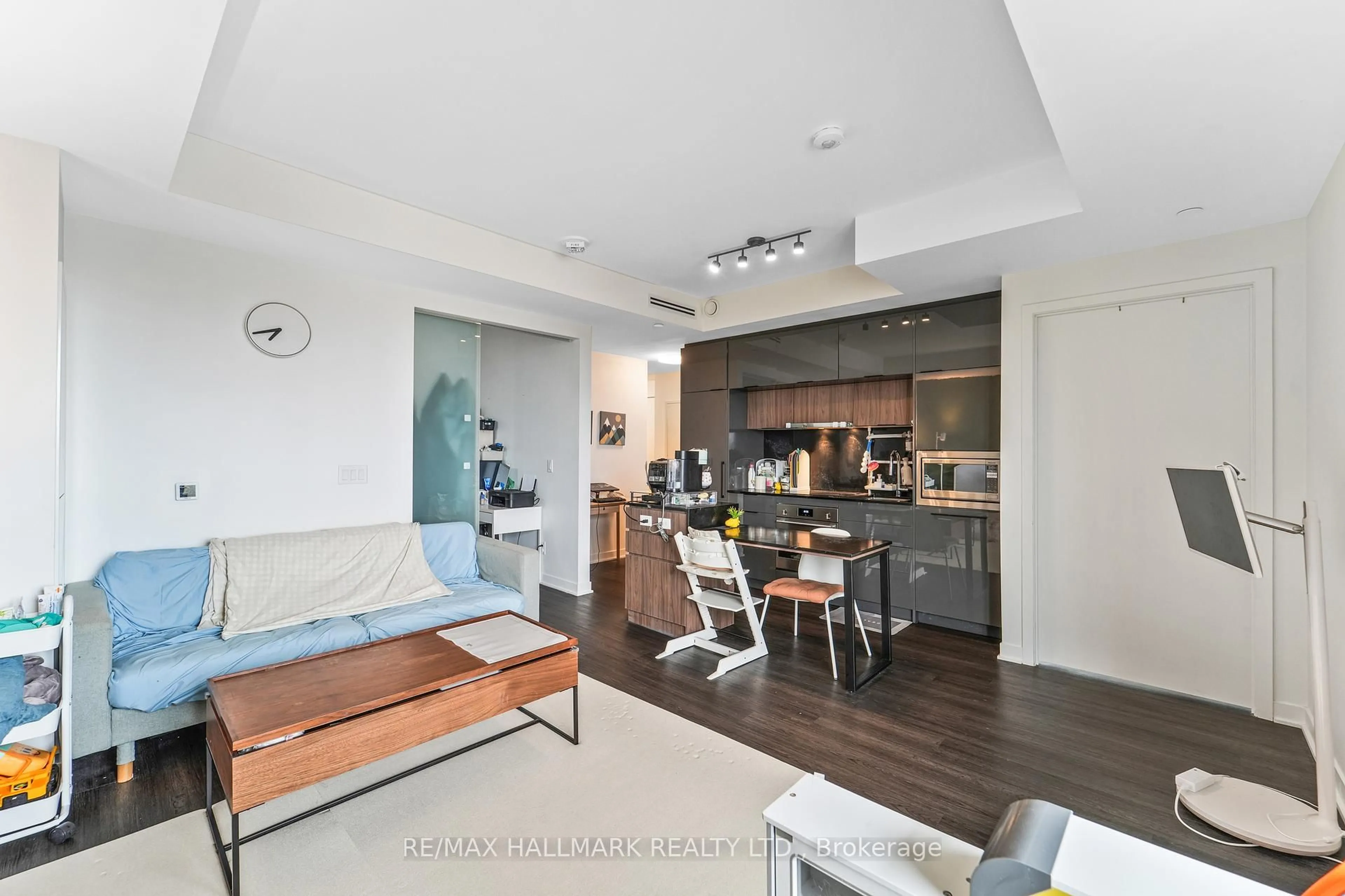Unknown for 185 Alberta Ave #1103, Toronto Ontario M6C 0A5