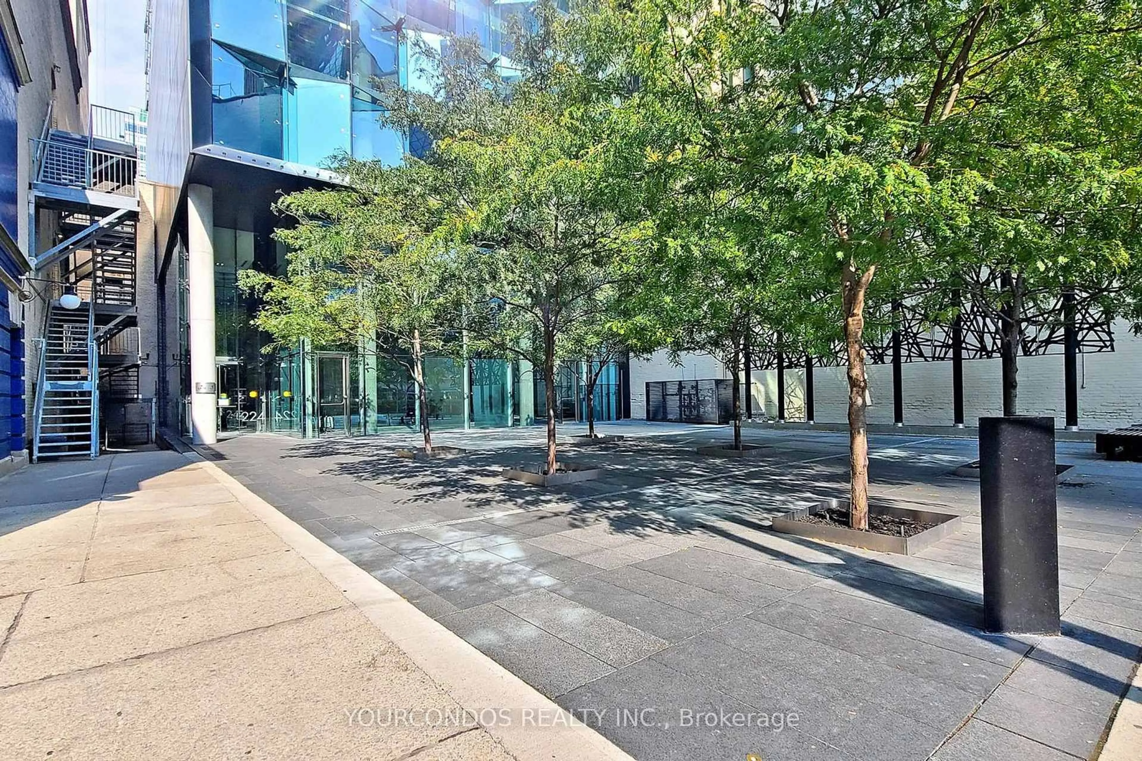 A pic from outside/outdoor area/front of a property/back of a property/a pic from drone, street for 224 King St #1003, Toronto Ontario M5H 0A6