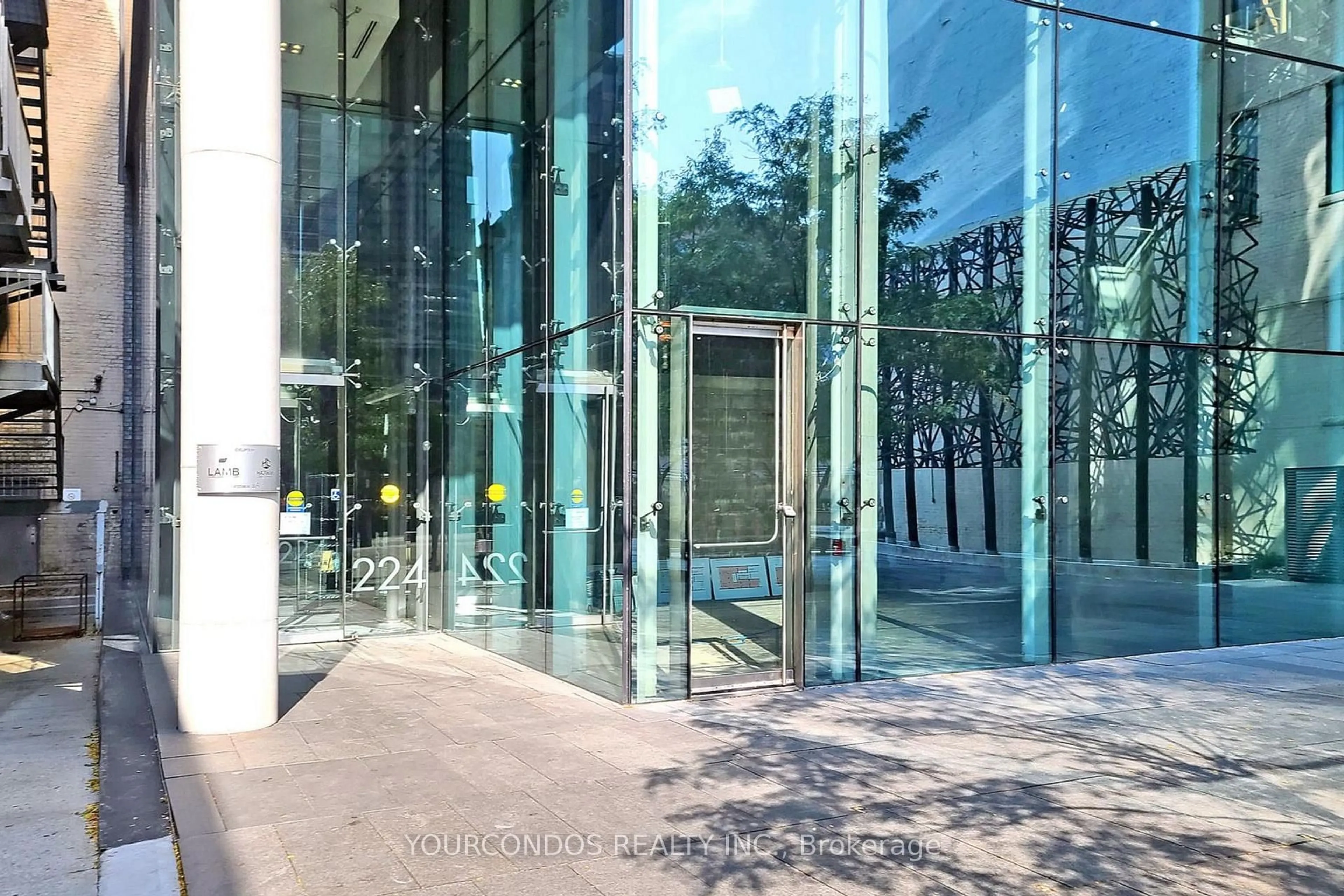 Indoor foyer for 224 King St #1003, Toronto Ontario M5H 0A6