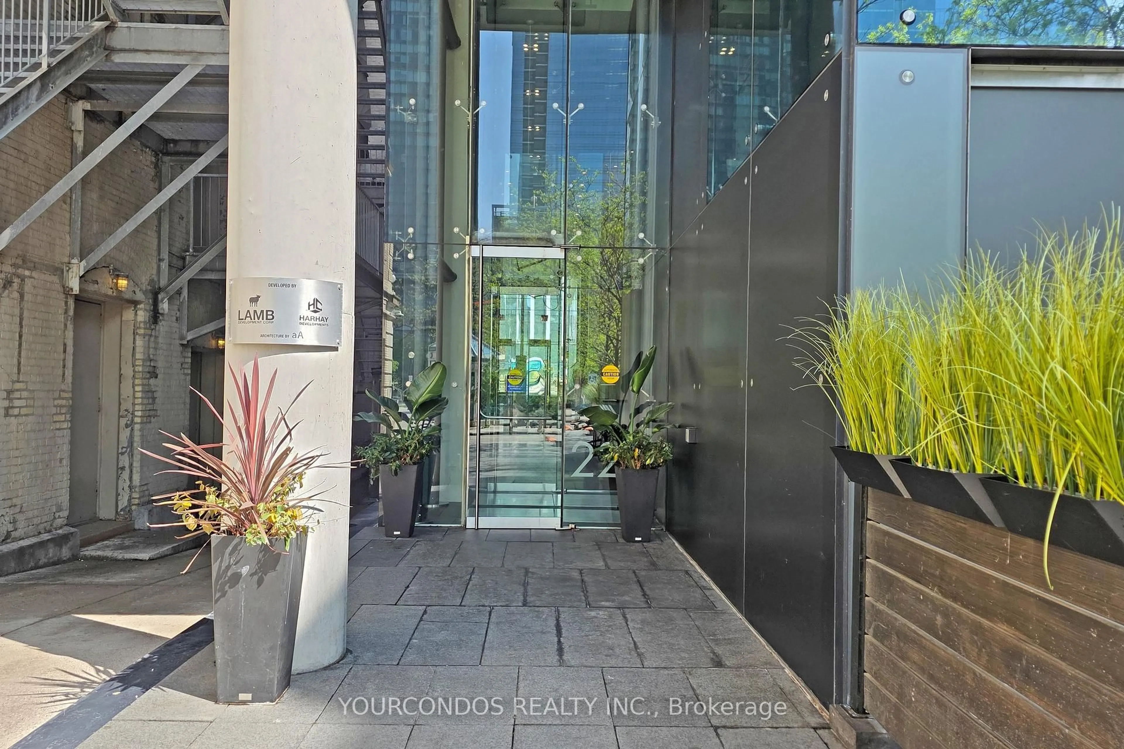 Indoor foyer for 224 King St #1003, Toronto Ontario M5H 0A6