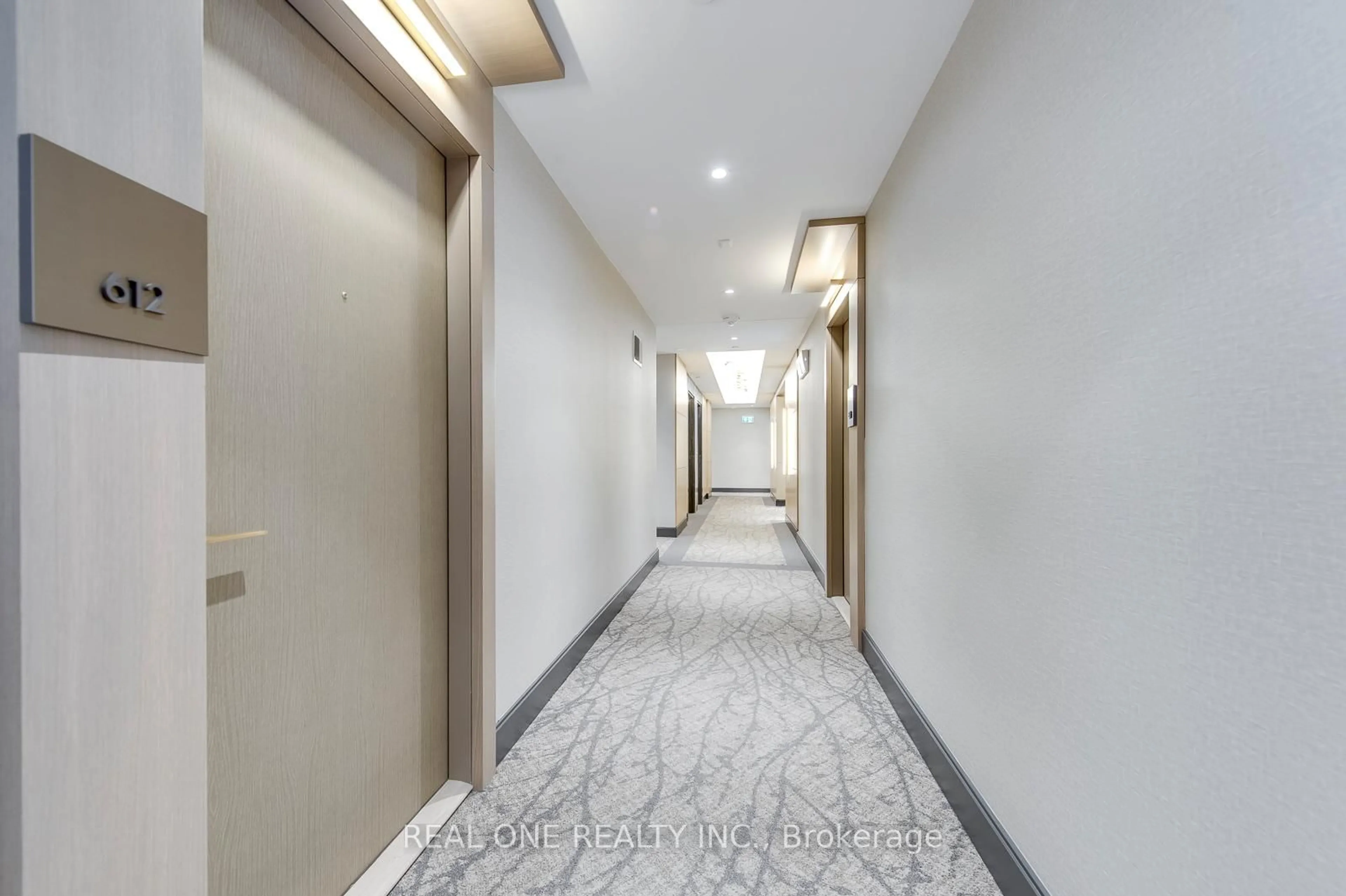 Indoor foyer for 1 Edgewater Dr #612, Toronto Ontario M5A 0L1
